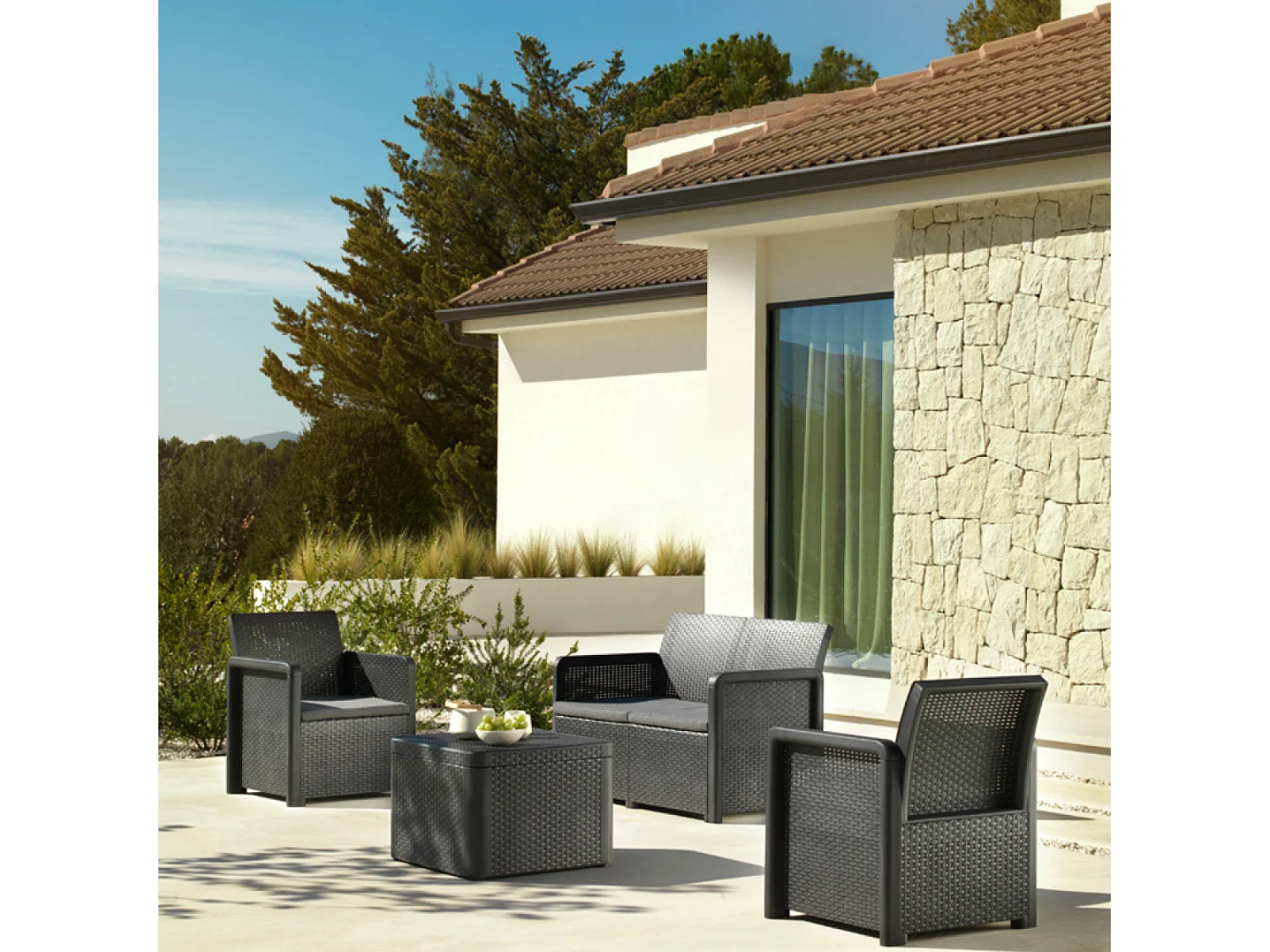 Salon de jardin en résine 4 places avec table basse gris NASSAU