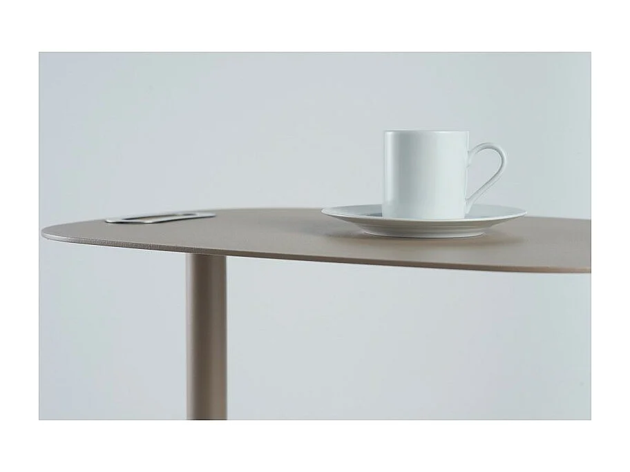 Table d'appoint à roulettes EVI : design scandinave, robuste, pratique et fonctionnelle