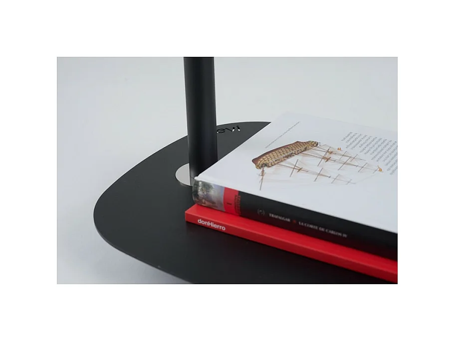 Table d'appoint à roulettes EVI : design scandinave, robuste, pratique et fonctionnelle