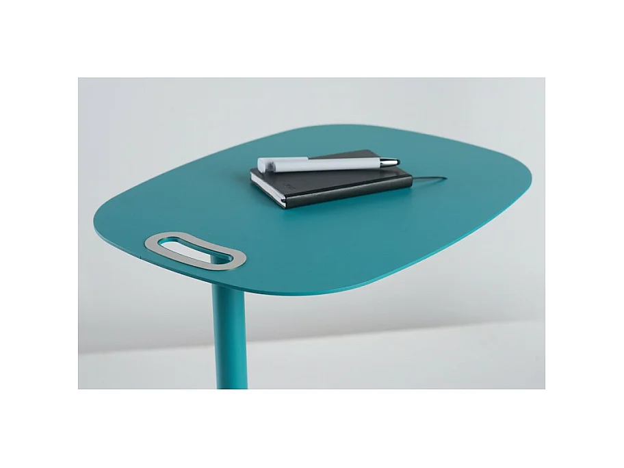 Table d'appoint à roulettes EVI : design scandinave, robuste, pratique et fonctionnelle