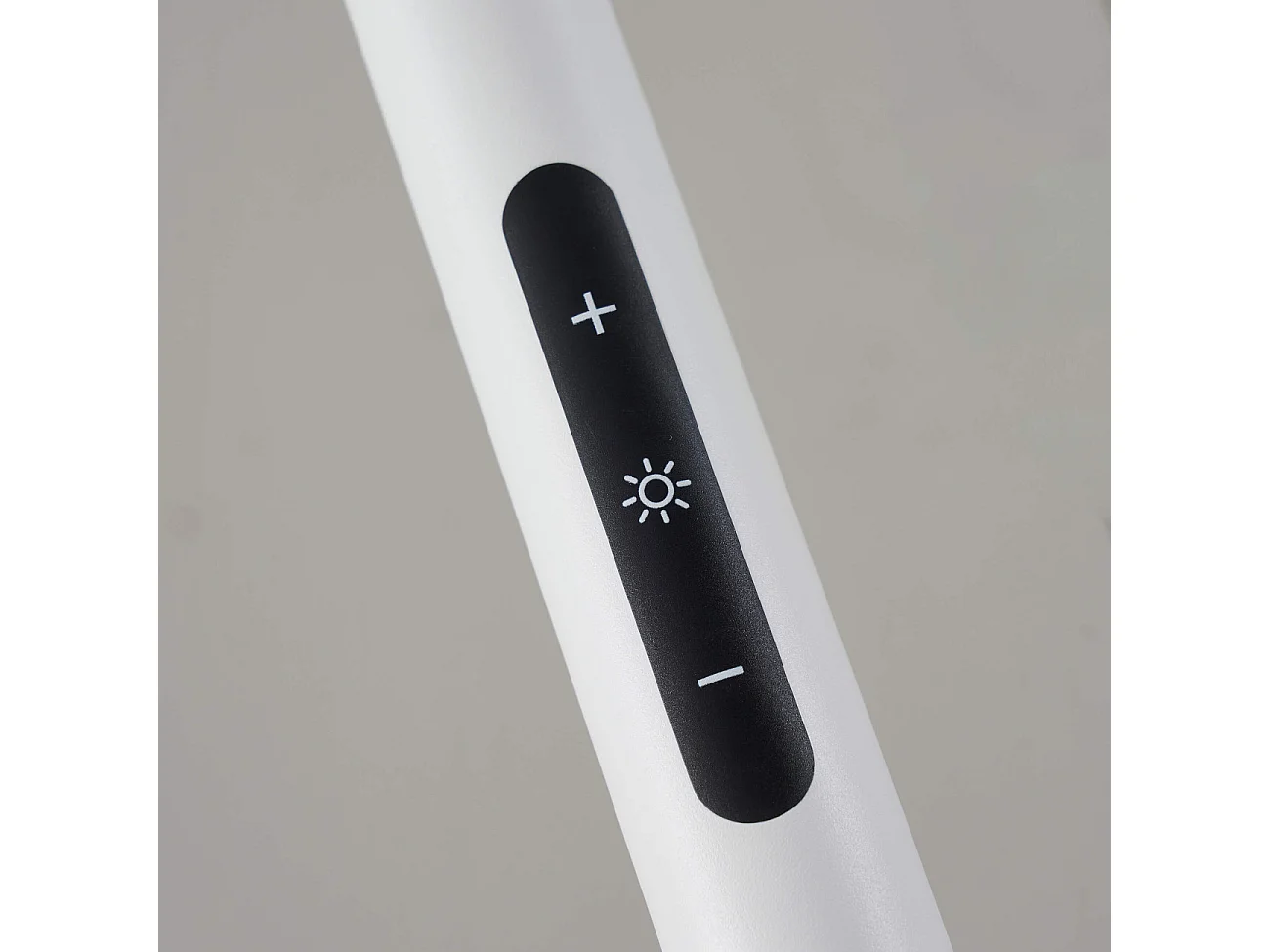 Grand lampadaire de bureau blanc LED dimmable - Lelia