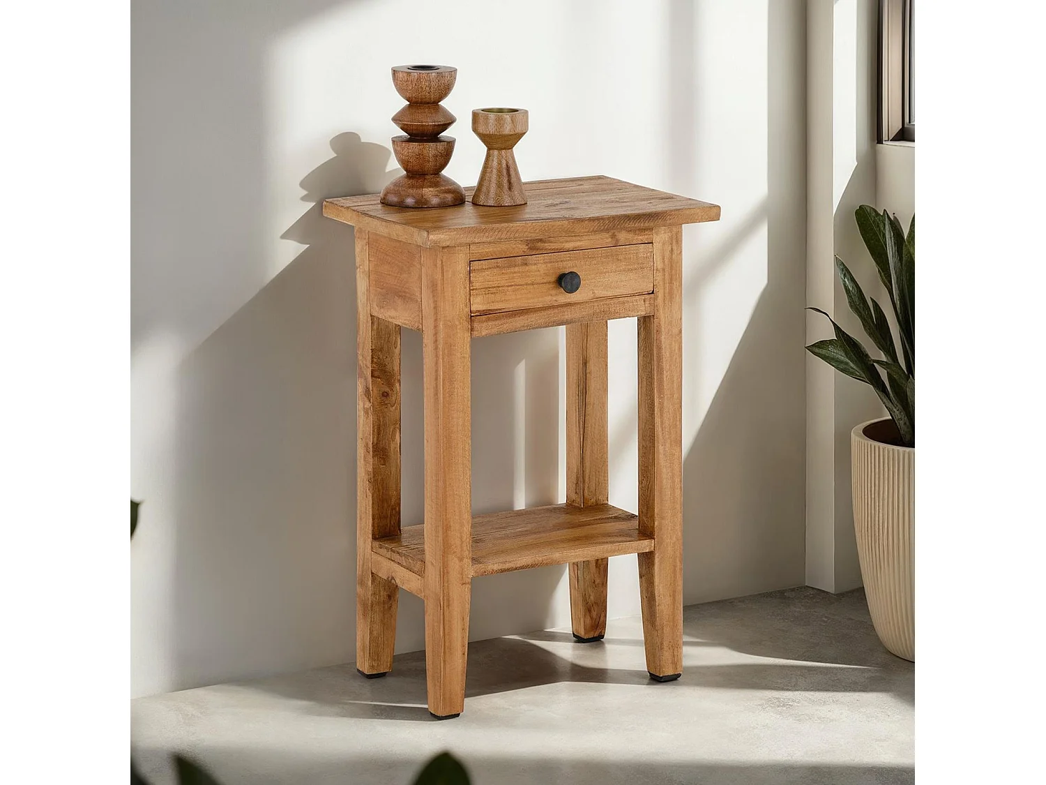 Table d'appoint BOSSONS H 51 cm  en acajou de coloris rustique, petit meuble avec 1 tiroir et 1 étagère