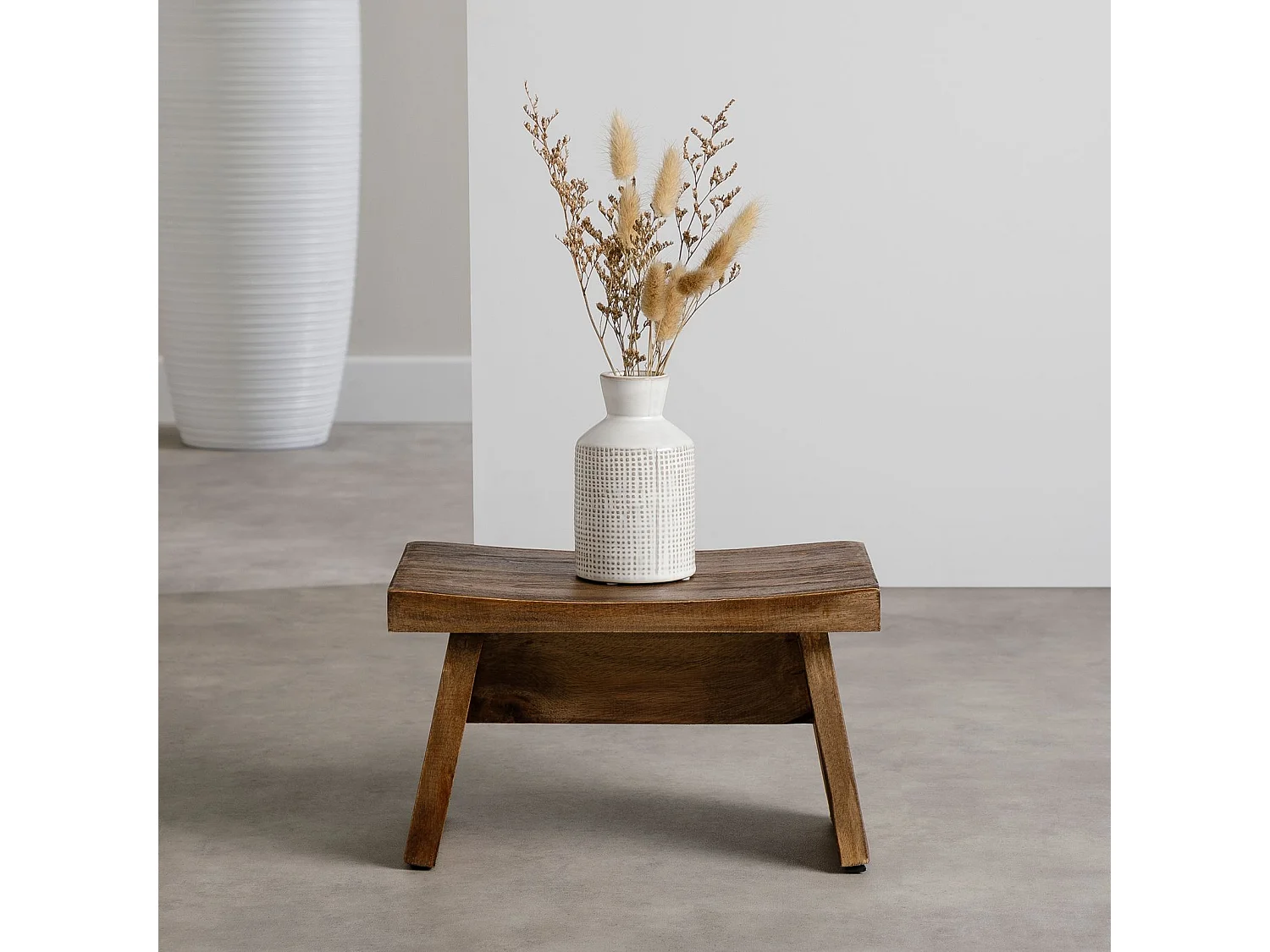 Tabouret bas FLORESTA H 18 cm en acajou de coloris rustique, petit tabouret décoratif rectangulaire