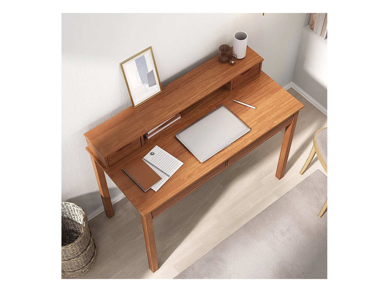 Bureau RAUL L 114 cm en bois massif coloris châtaignier avec quatre tiroirs et une niche réhausse écran intégrée