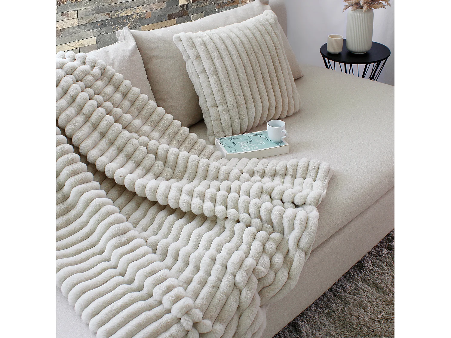 Lot de 2 coussins carré, fausse fourrure côtelée, 40x40cm, beige, collection Matisse