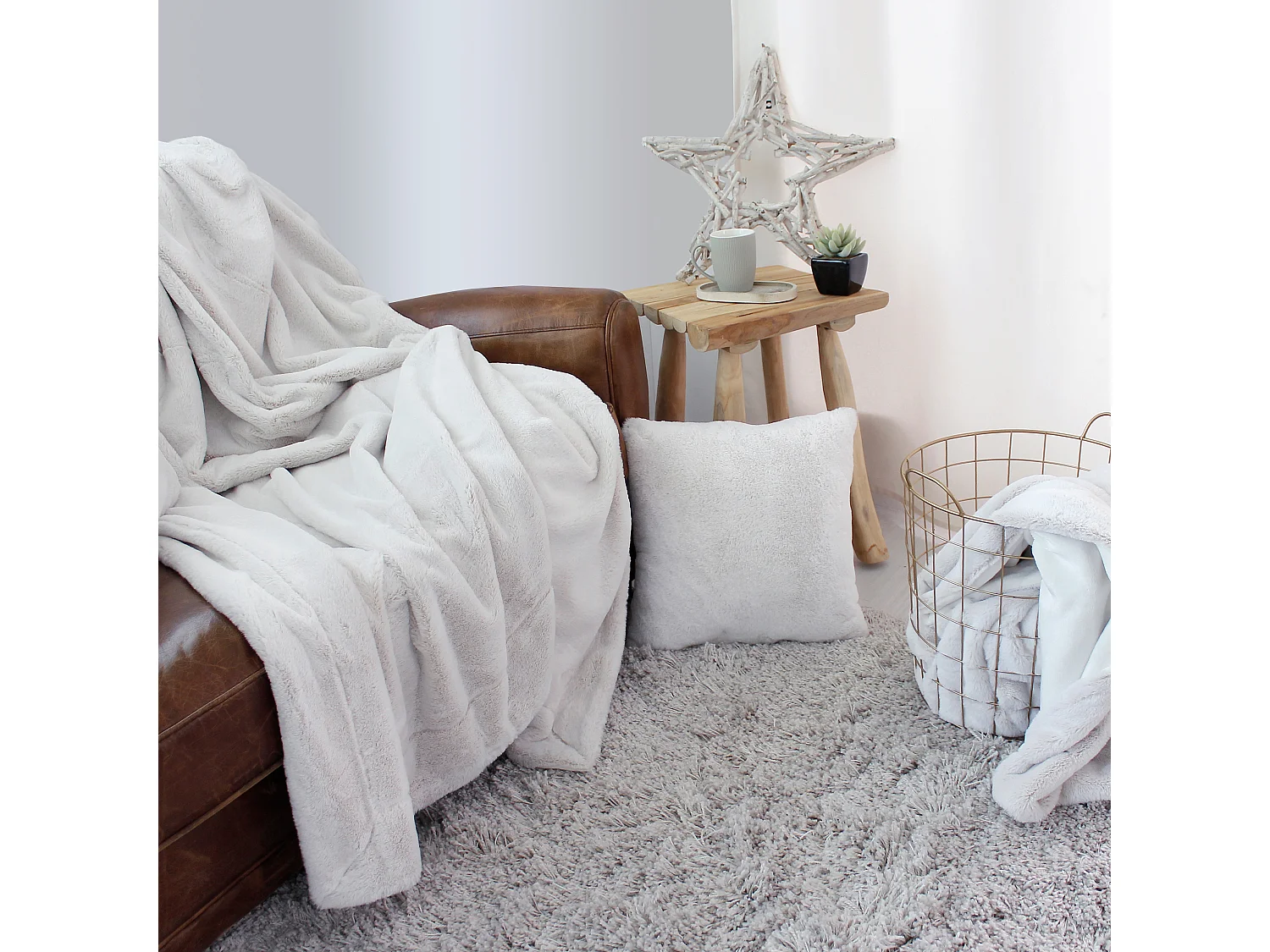 2 Coussins Carré, fausse fourrure recto verso, 40x40cm, Collection Rabbit, CMADECO - Blanc