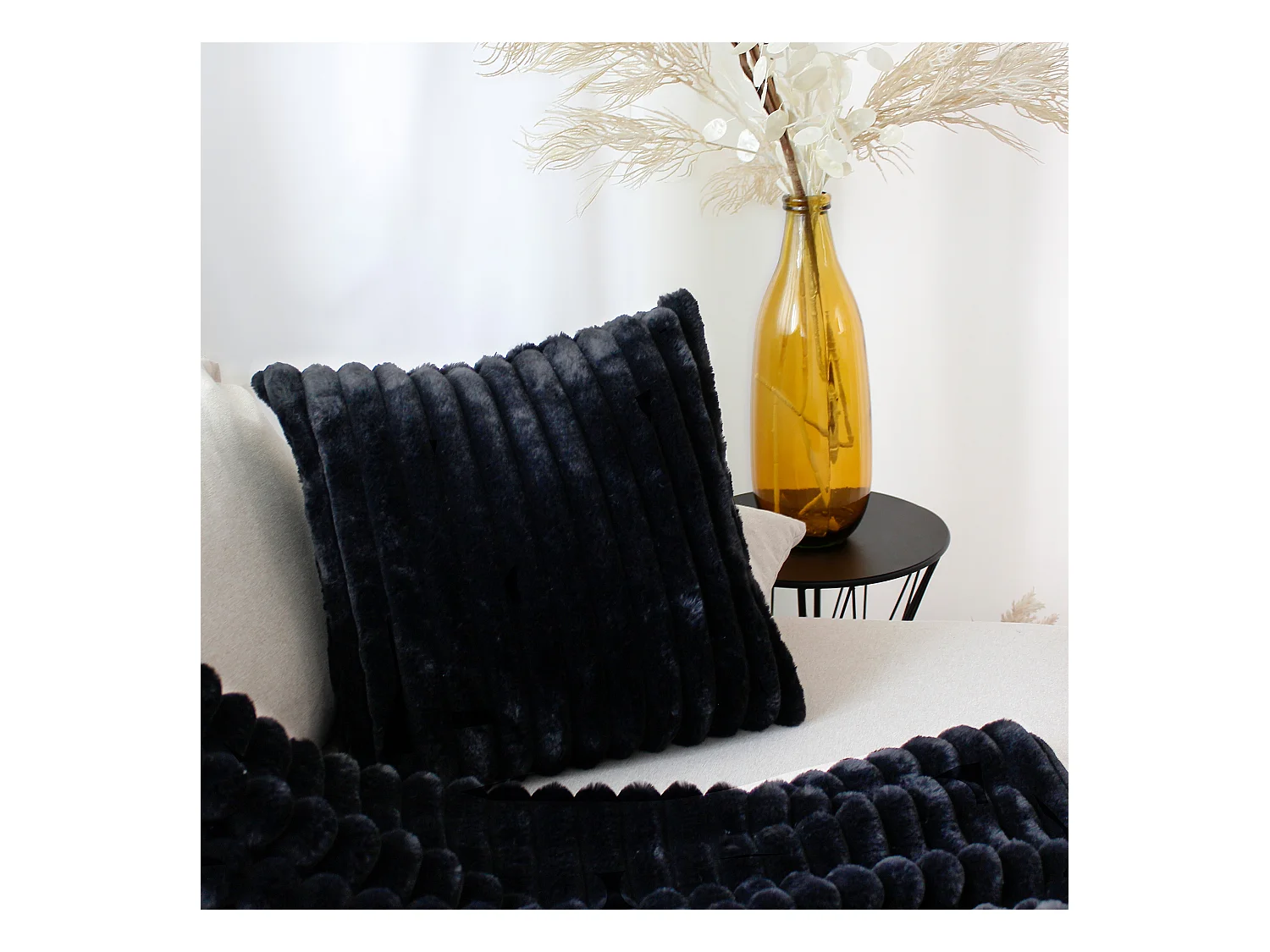 Lot de 2 coussins carré, fausse fourrure côtelée, 40x40cm, noir, collection Matisse