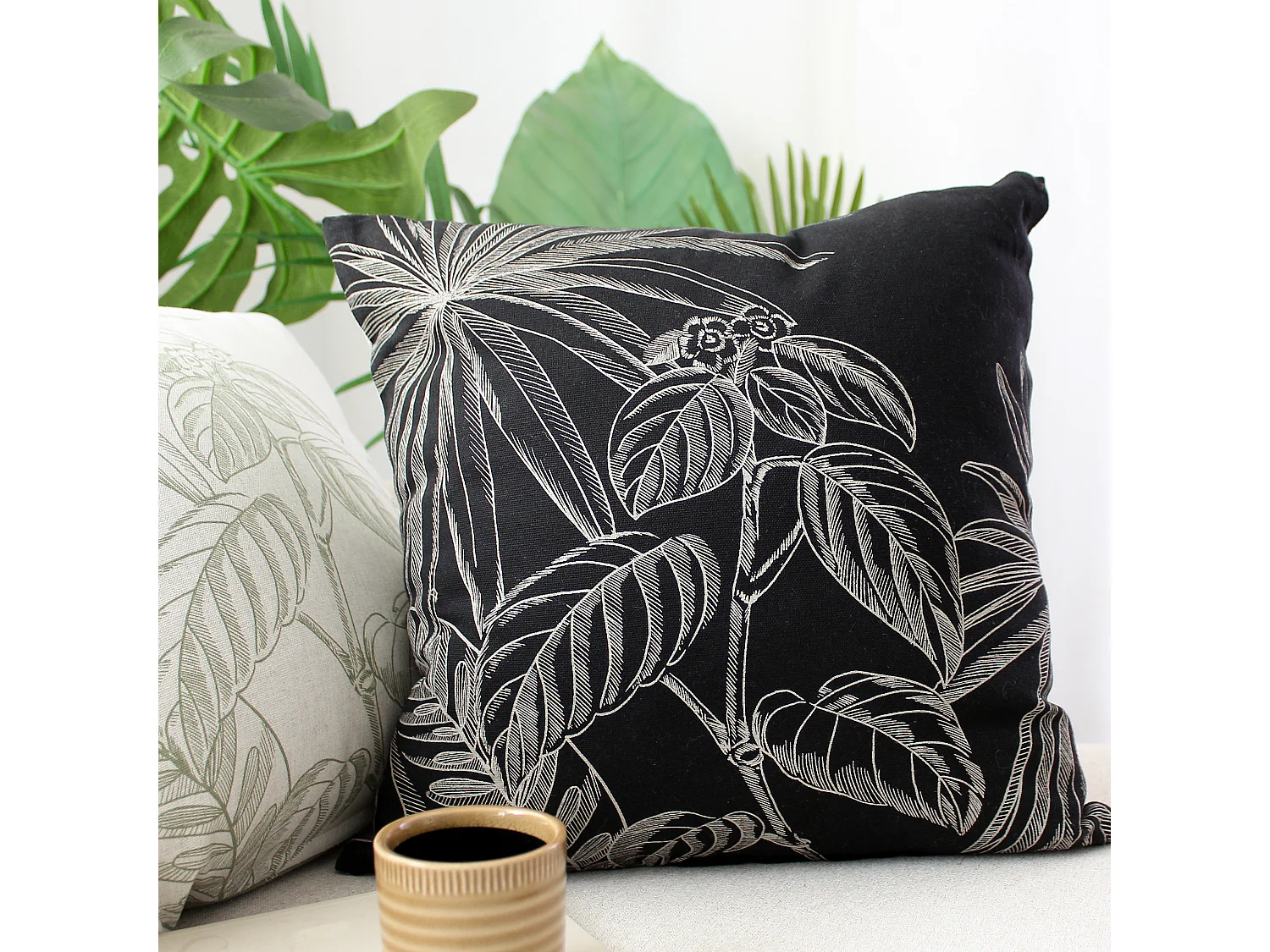 Lot de 2 Coussins déhoussables, carré 40x40cm, Noir Beige, Recto Verso Inversé, Motif Jungle Tropical, Collection Mambo