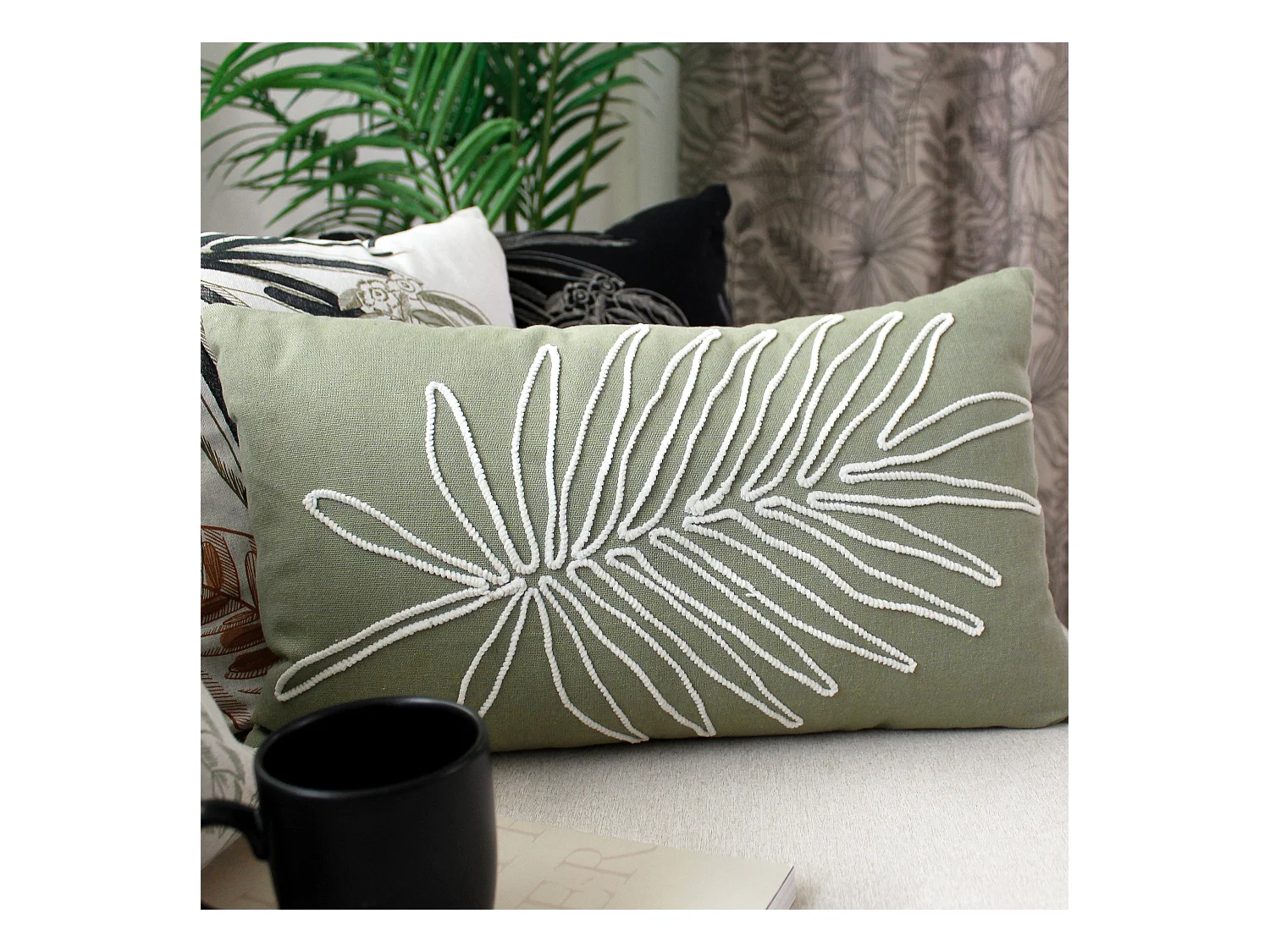 Lot de 2 Coussins déhoussables, rectangulaire 30x50cm, Olive, Broderie feuille Ecru, Collection Mambo