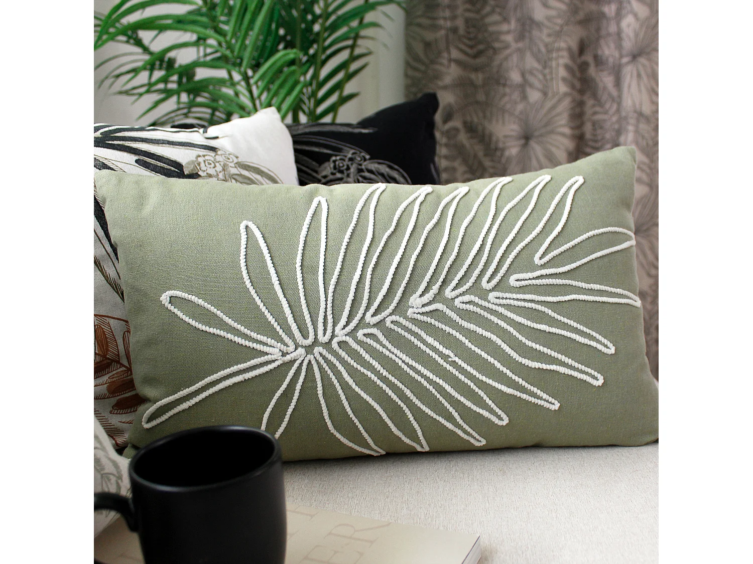 Lot de 2 Coussins déhoussables, rectangulaire 30x50cm, Olive, Broderie feuille Ecru, Collection Mambo, CMADECO - Vert