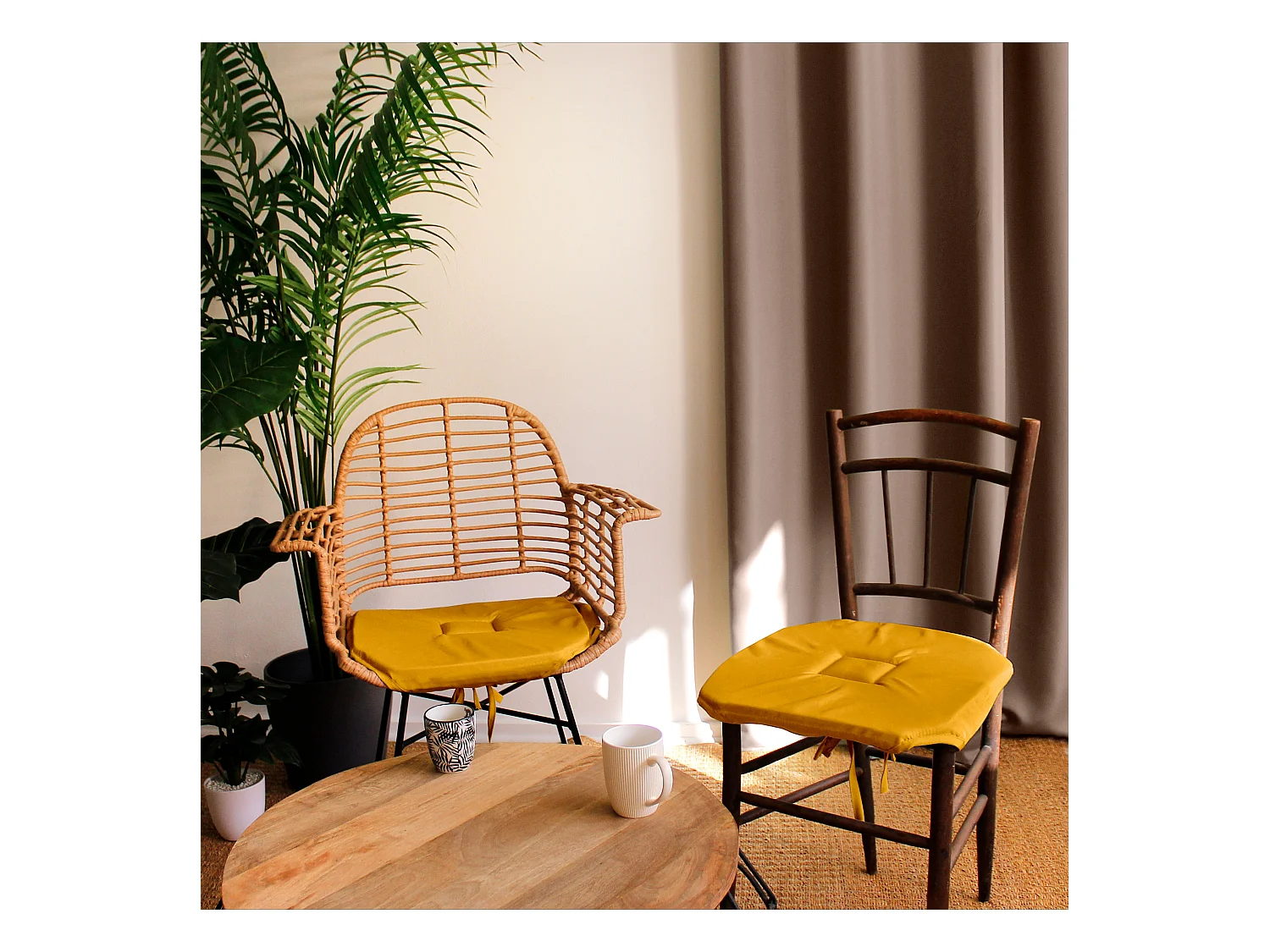 Lot de 4 galettes de chaise à rabat, 40x40 cm, jaune moutarde, avec nouettes, 100% polyester certifié oeko-tex, collection Basic