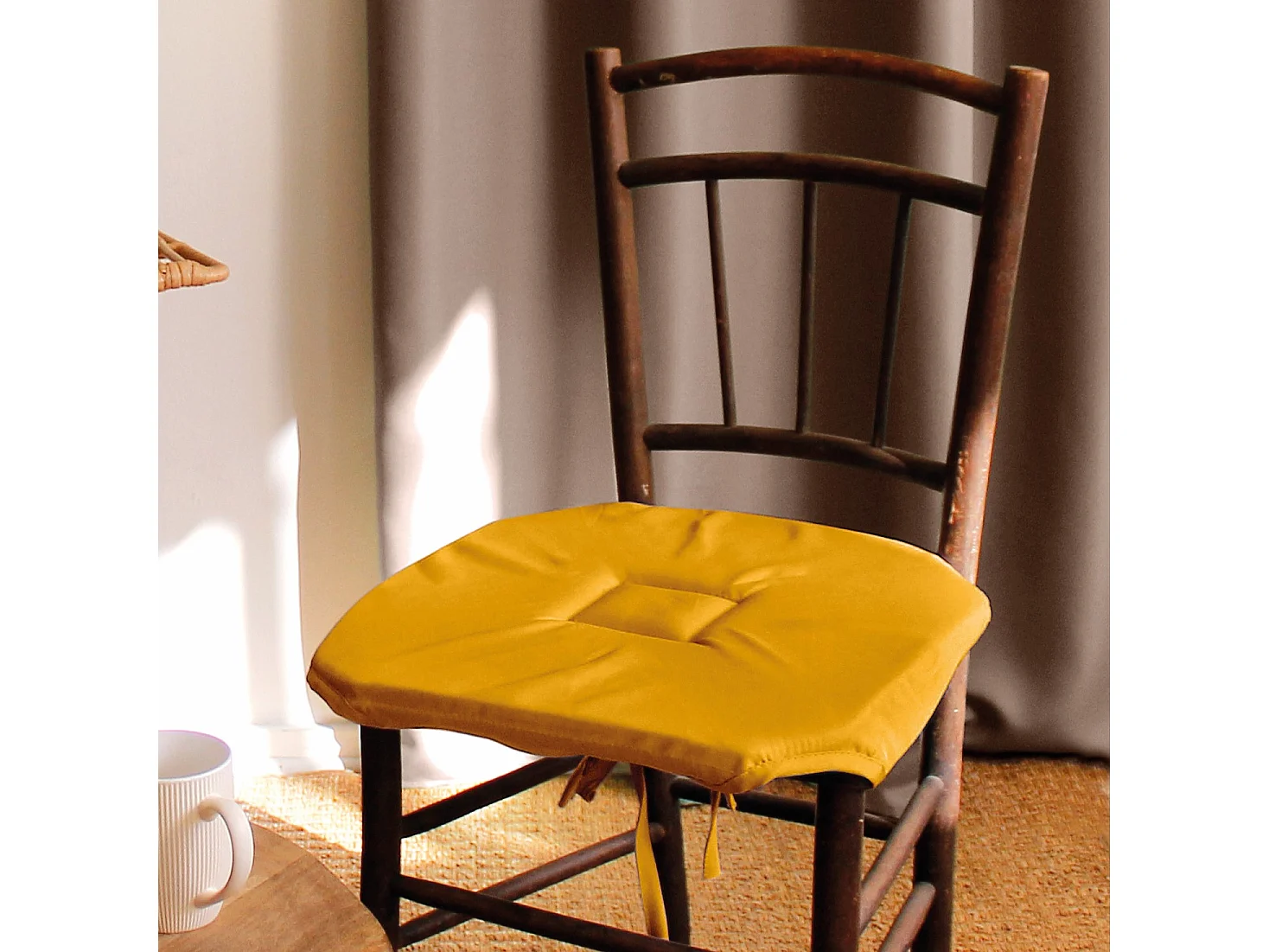 Lot de 4 galettes de chaise à rabat, 40x40 cm, jaune moutarde, avec nouettes, 100% polyester certifié oeko-tex, collection Basic