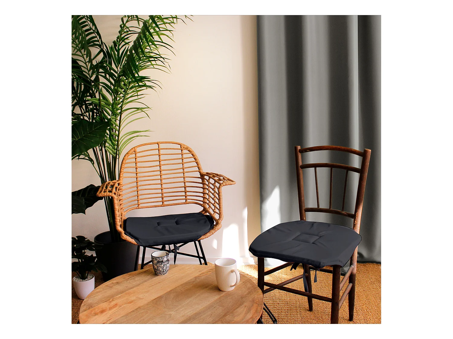 Lot de 4 galettes de chaise à rabat, 40x40 cm, gris foncé, avec nouettes, 100% polyester certifié oeko-tex, collection Basic