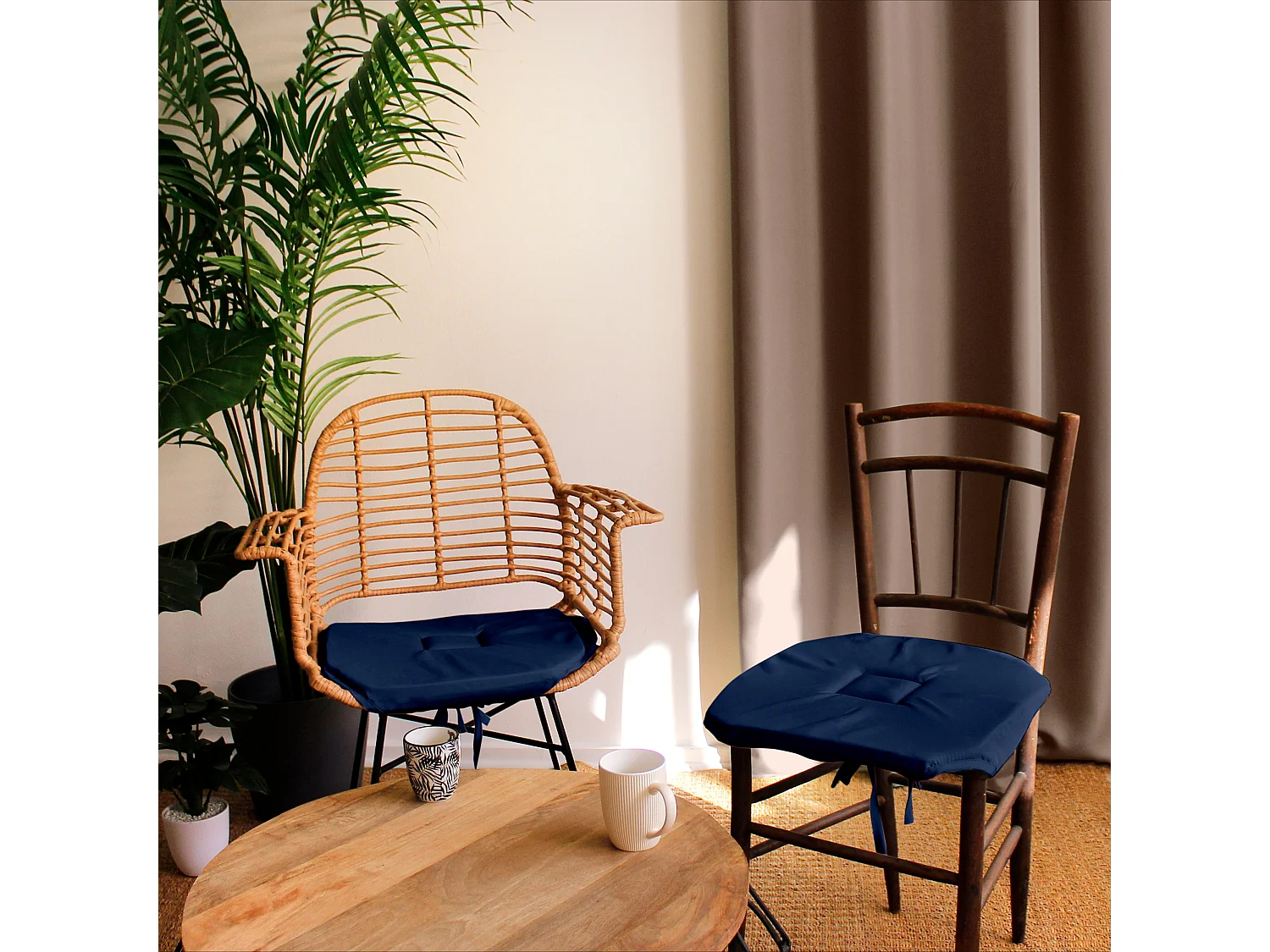 Set van 4 stoelkussens met klep, 40x40 cm, marineblauw, knopen, 100% oeko-tex gecertificeerd polyester, Basic Collectie