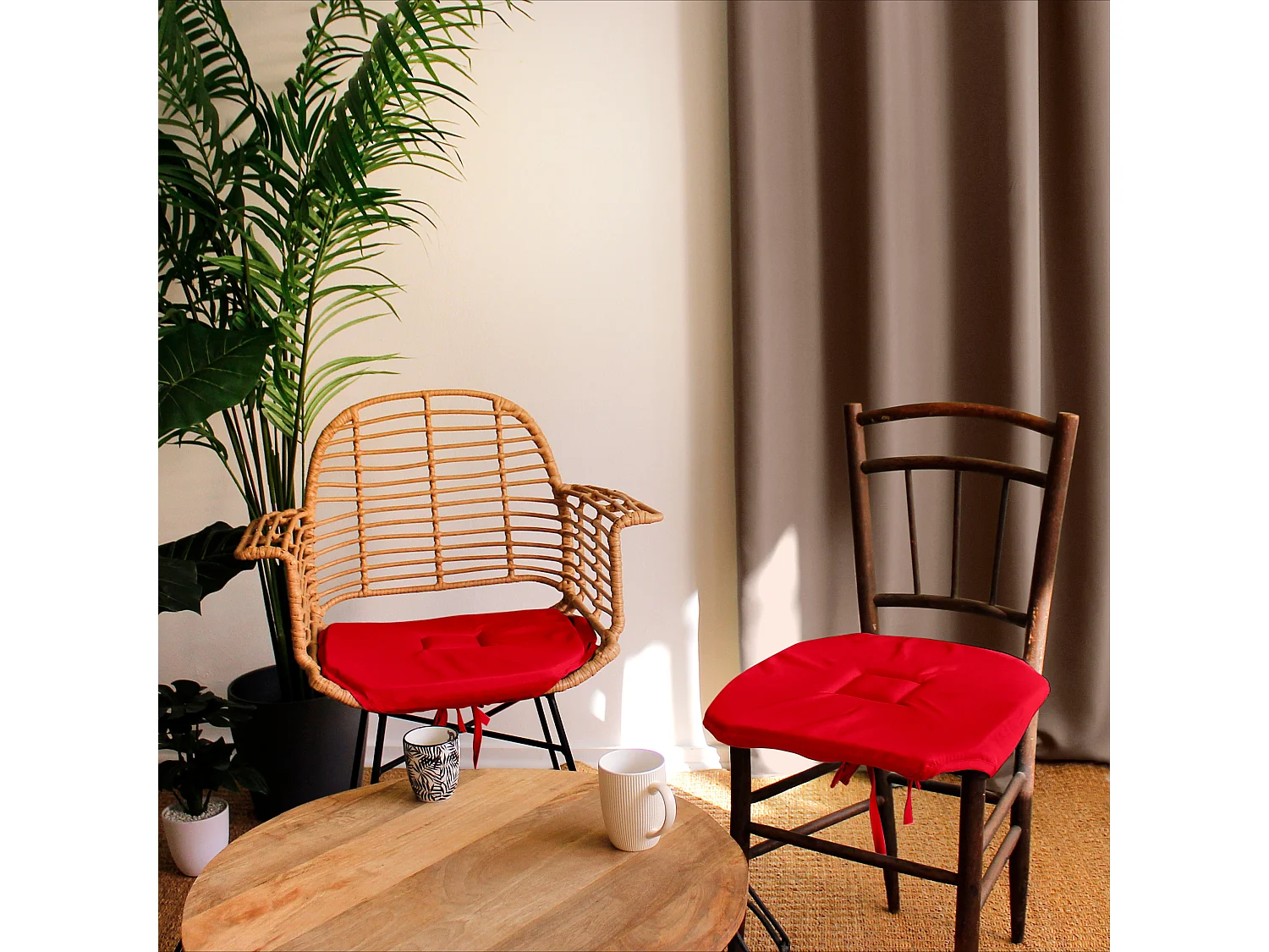 Lot de 4 galettes de chaise à rabat, 40x40 cm, rouge, avec nouettes, 100% polyester certifié oeko-tex, collection Basic