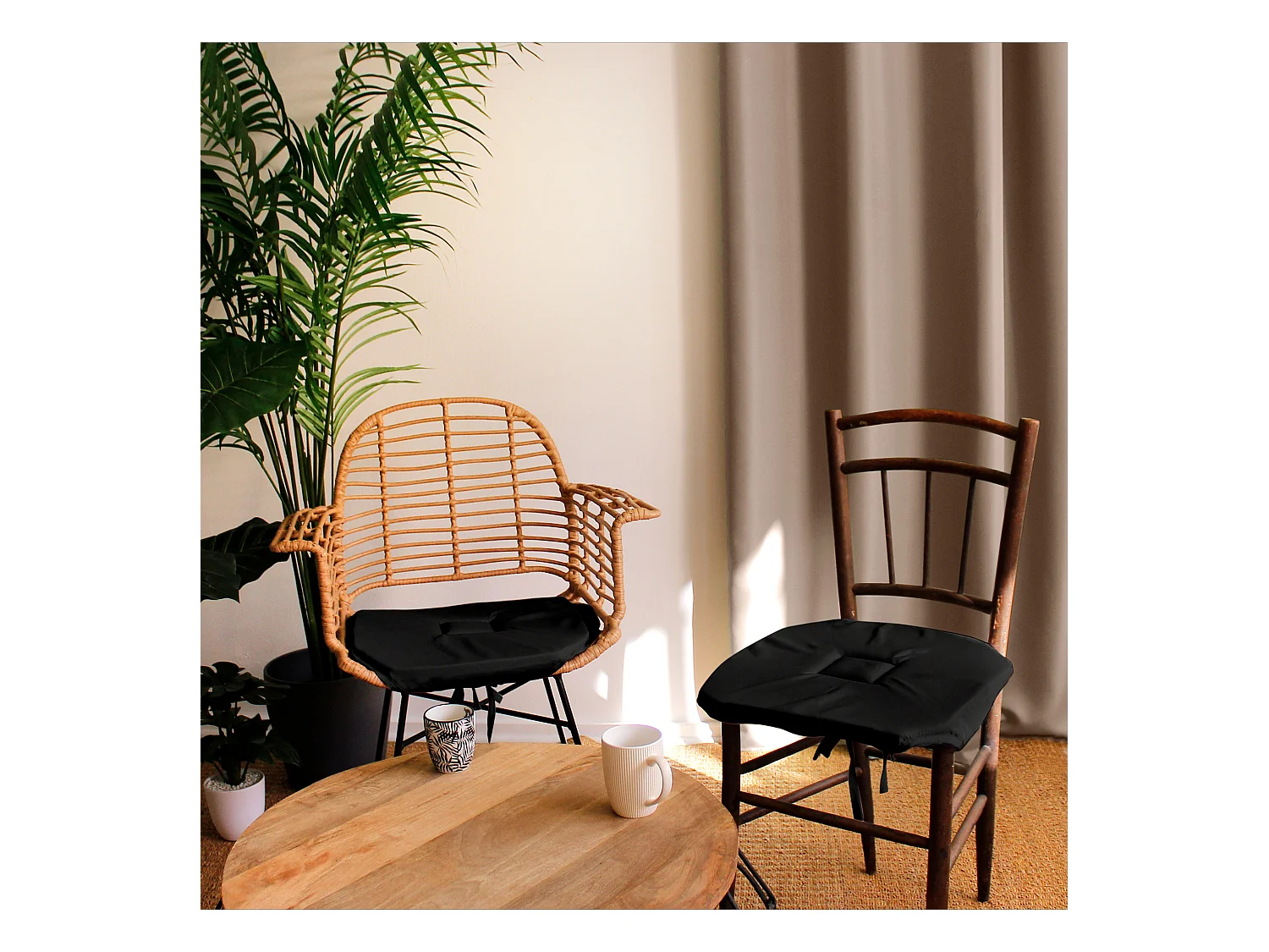 Lot de 4 galettes de chaise à rabat, 40x40 cm, noir, avec nouettes, 100% polyester certifié oeko-tex, collection Basic