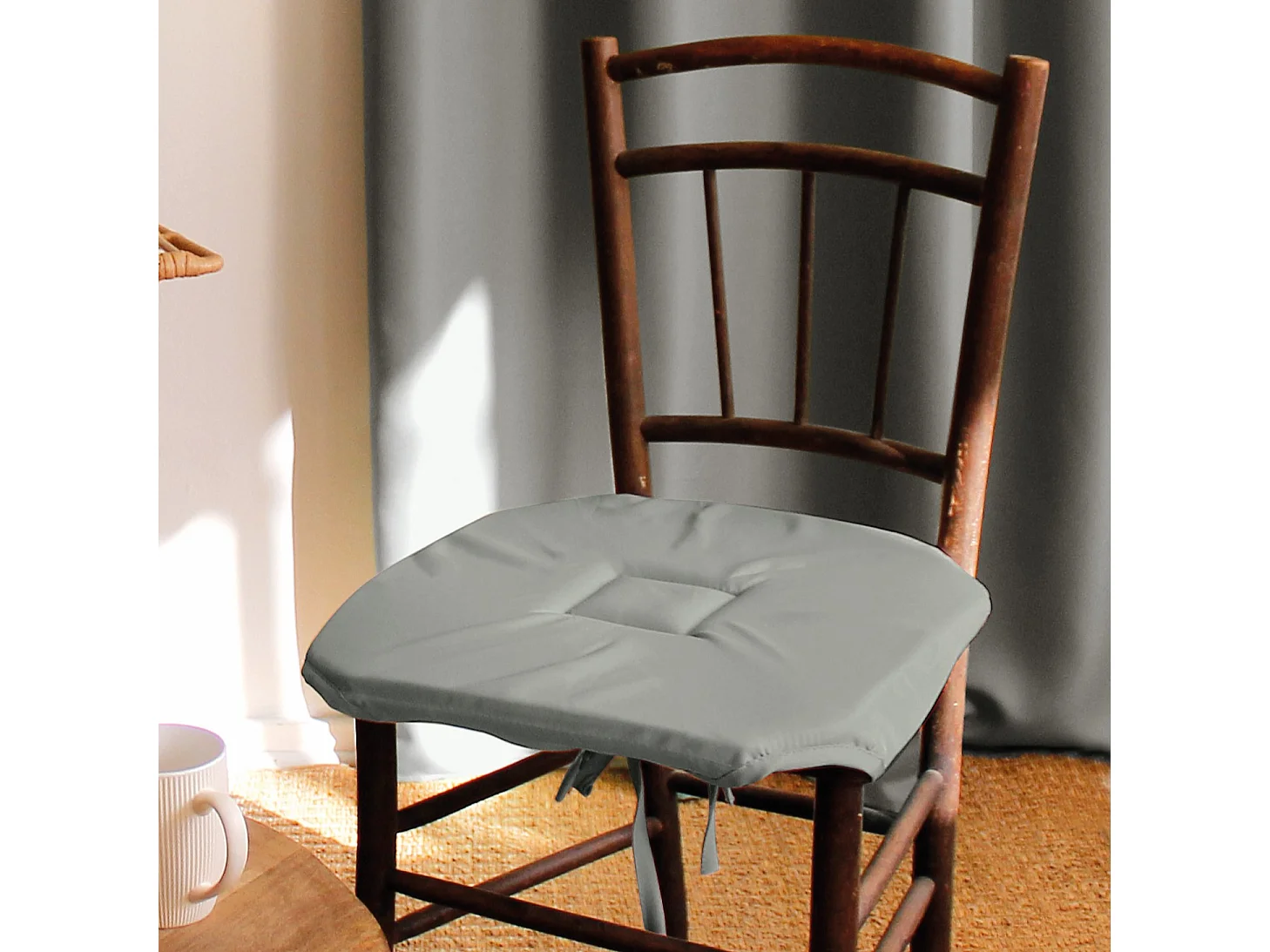 Set van 4 stoelkussens met kleppen, 40x40 cm, lichtgrijs, met noesten, 100% oeko-tex gecertificeerd polyester, Basic collectie