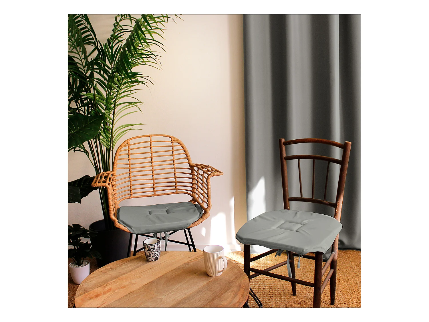 Lot de 4 galettes de chaise à rabat, 40x40 cm, gris clair, avec nouettes, 100% polyester certifié oeko-tex, collection Basic