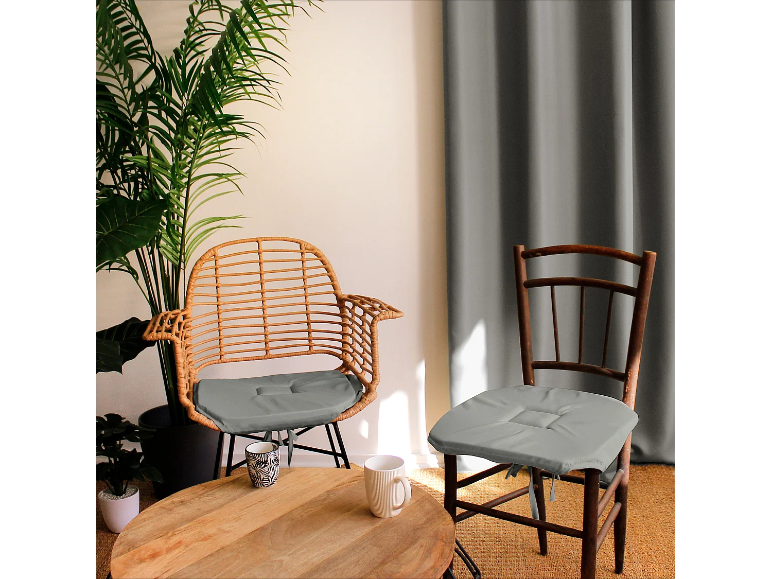 Lot de 4 galettes de chaise à rabat, 40x40 cm, gris clair, avec nouettes, 100% polyester certifié oeko-tex, collection Basic