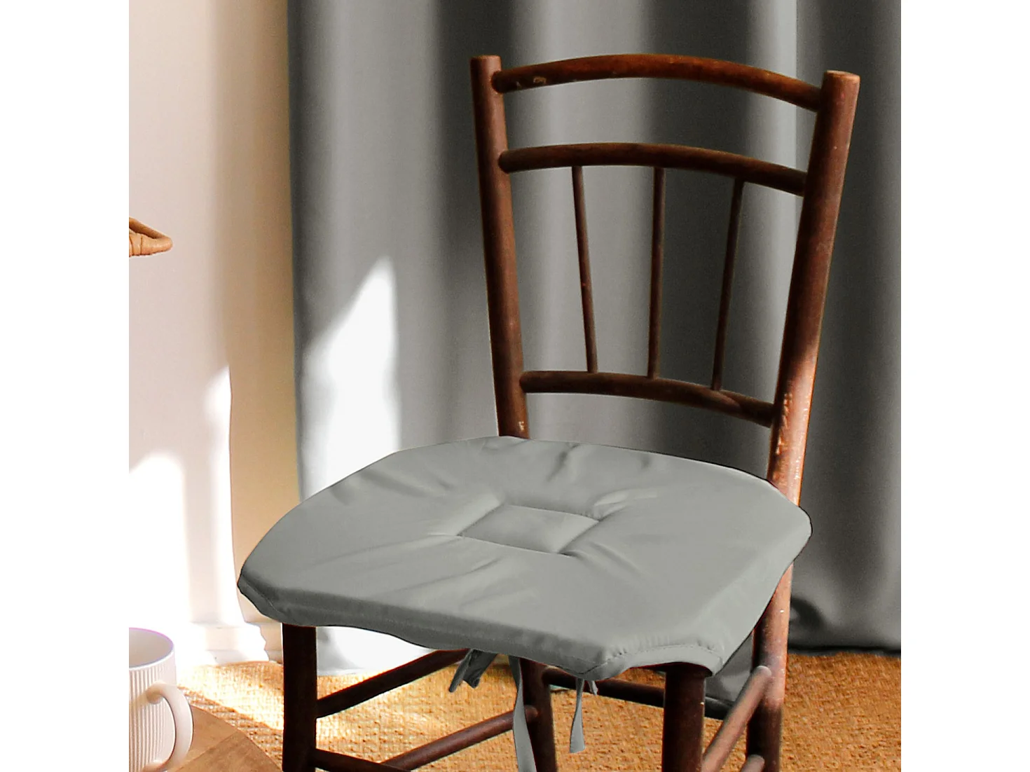 Set van 4 stoelkussens met kleppen, 40x40 cm, lichtgrijs, met noesten, 100% oeko-tex gecertificeerd polyester, Basic collectie