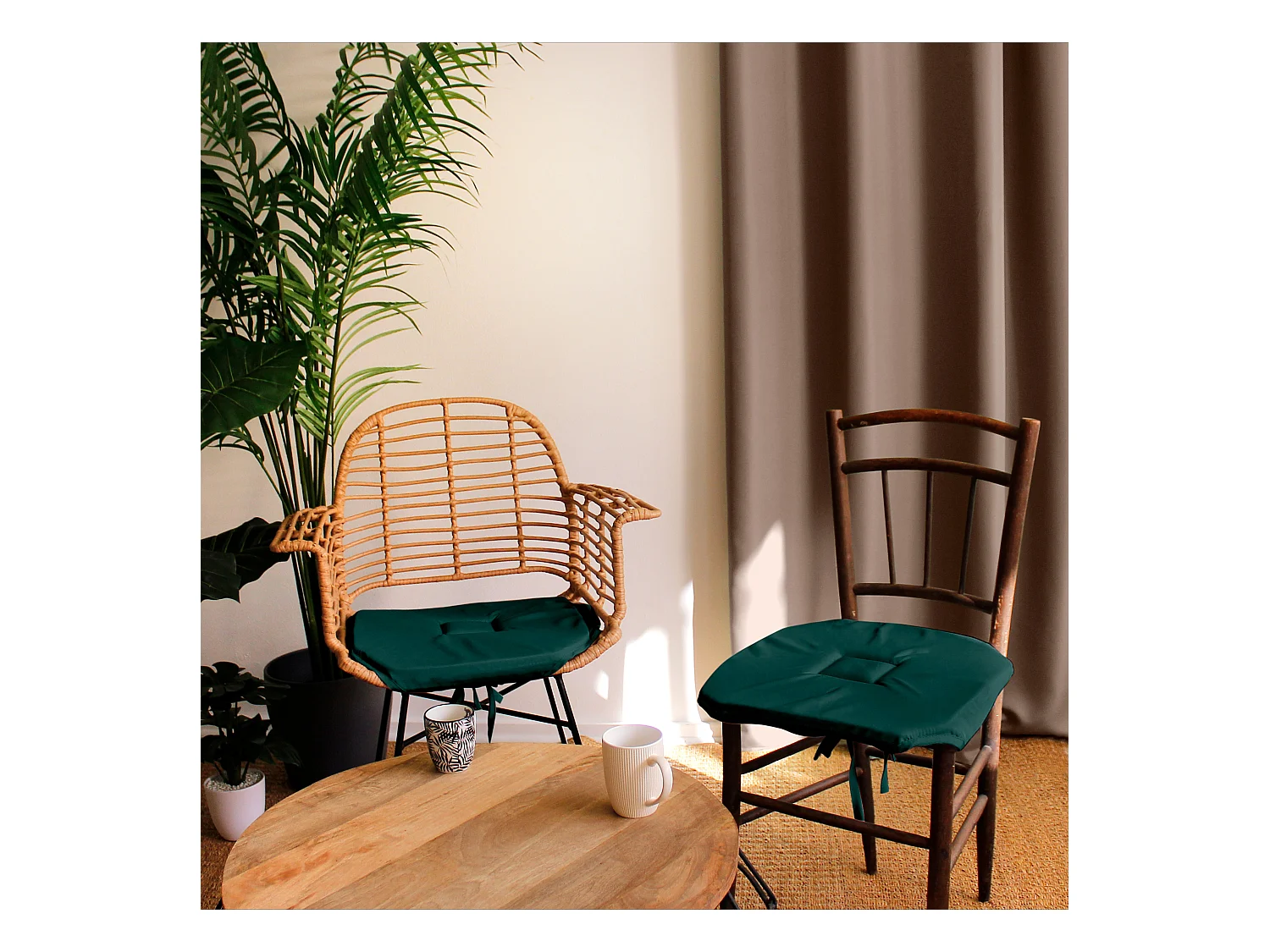 Lot de 4 galettes de chaise à rabat, 40x40 cm, vert foncé, nouettes, 100% polyester certifié oeko-tex, collection Basic