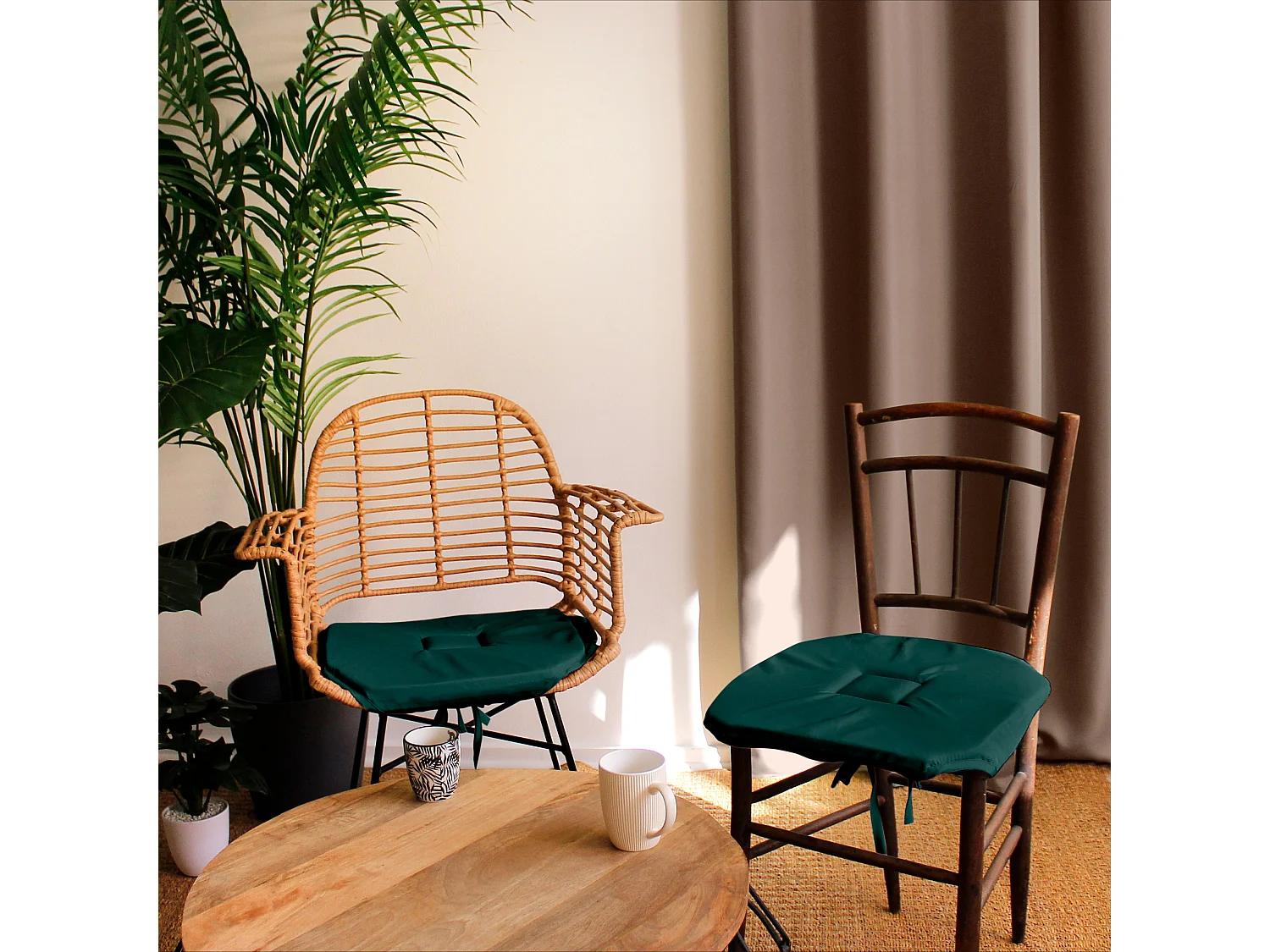 Lot de 4 galettes de chaise à rabat, 40x40 cm, vert foncé, nouettes, 100% polyester certifié oeko-tex, collection Basic