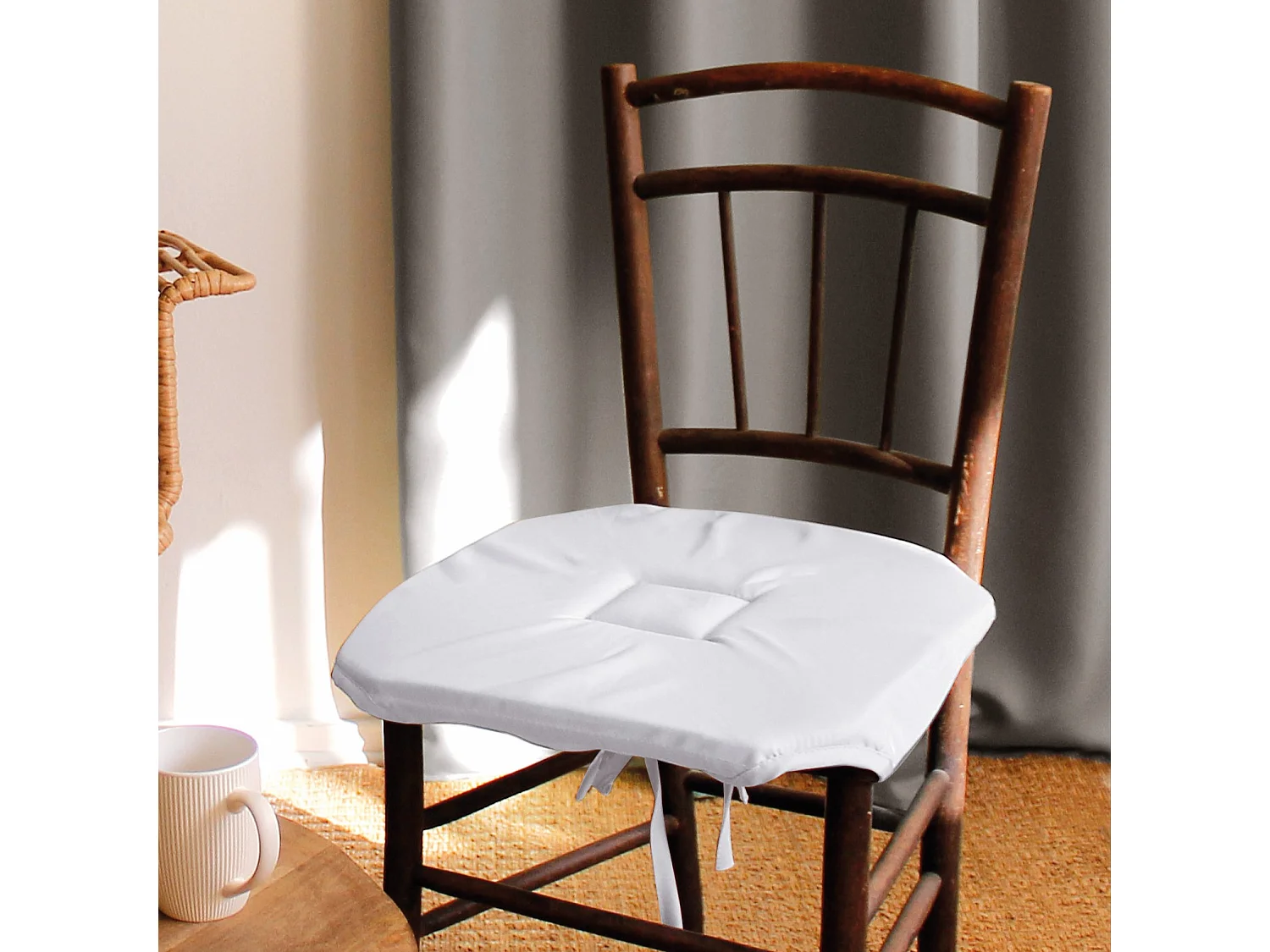 Lot de 4 galettes de chaise à rabat, 40x40 cm, blanc, avec nouettes, 100% polyester certifié oeko-tex, collection Basic