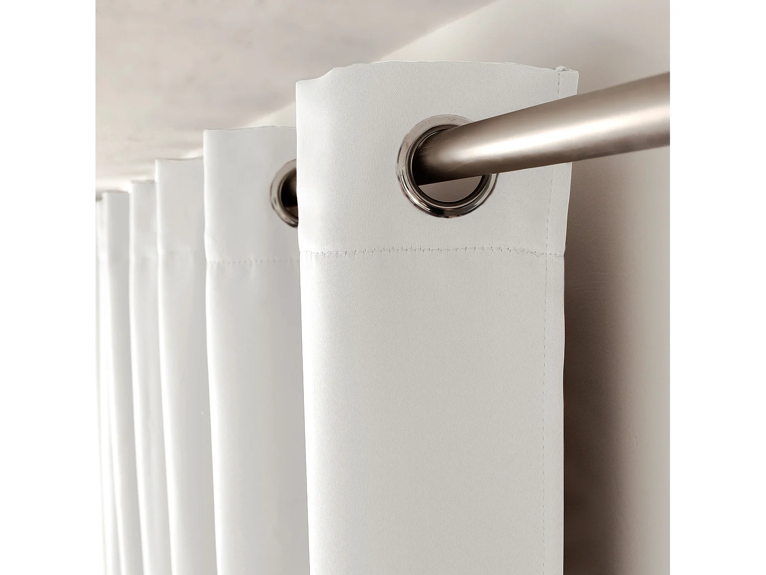 Lot de 2 rideaux occultant avec oeillets, blanc, 140x180cm, 100% polyester, collection Réglisse