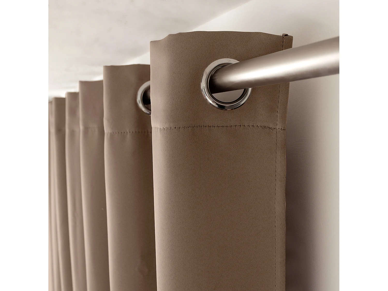 Set van 2 verduisterende gordijnen met zeilringen, nertsbruin, 140x180cm, 100% polyester, Reglisse collectie