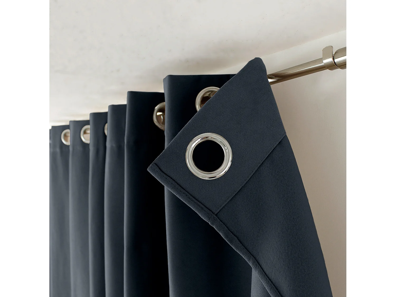 Thermogordijnen met 2 gaatjes, donkergrijs, 135x240cm, fleece voering, collectie Nordica