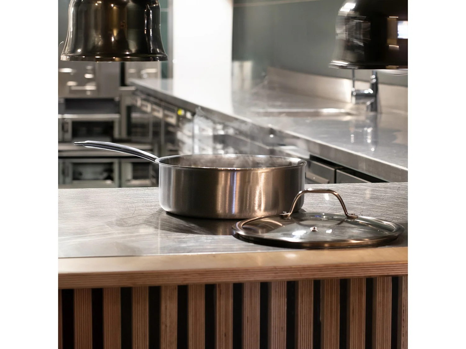Menastyl - Sauteuse Triply 24cm En Inox Couvercle Verre Fabriquée En France