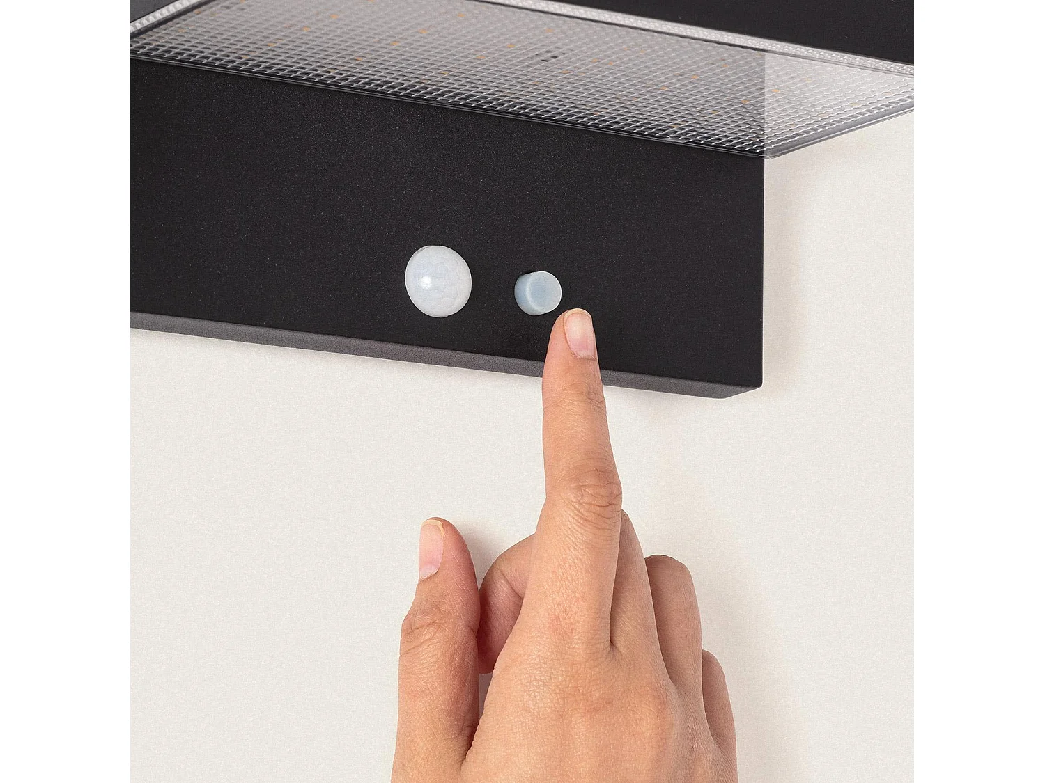 Applique da Parete per Esterni Solare LED 5W Alluminio con Sensore di Movimento Bran Nero