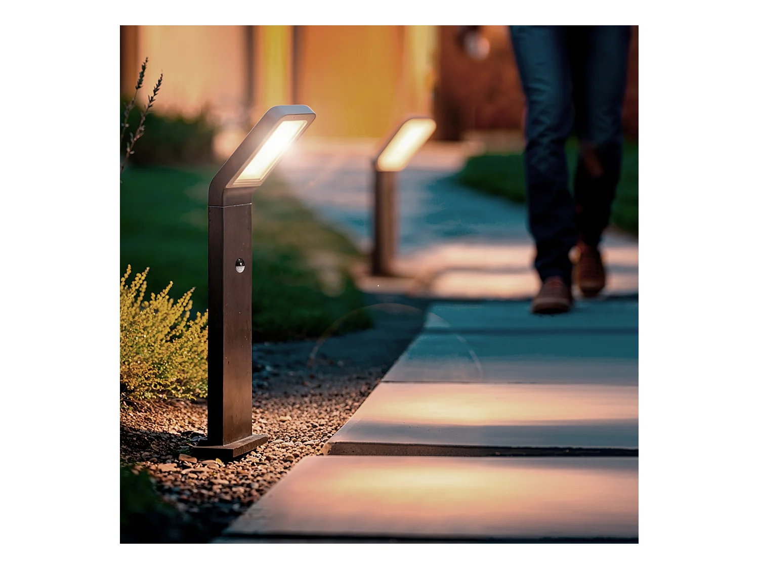 Balise Extérieure LED 9.5W en Saillie sur Pied 50cm Aluminium avec Détecteur de Mouvement Legacy Noir