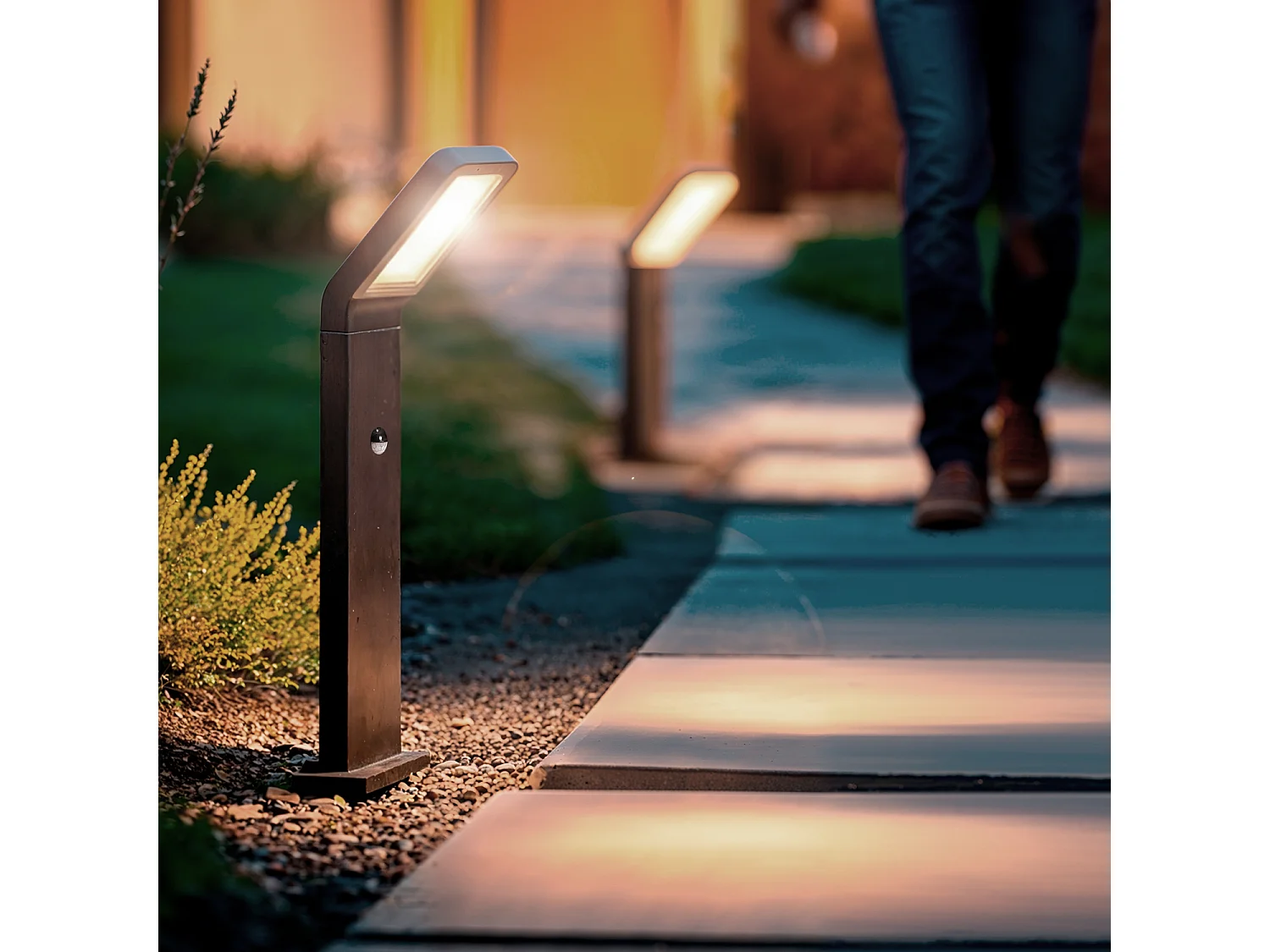 Balise Extérieure LED 9.5W en Saillie sur Pied 50cm Aluminium avec Détecteur de Mouvement Legacy Noir