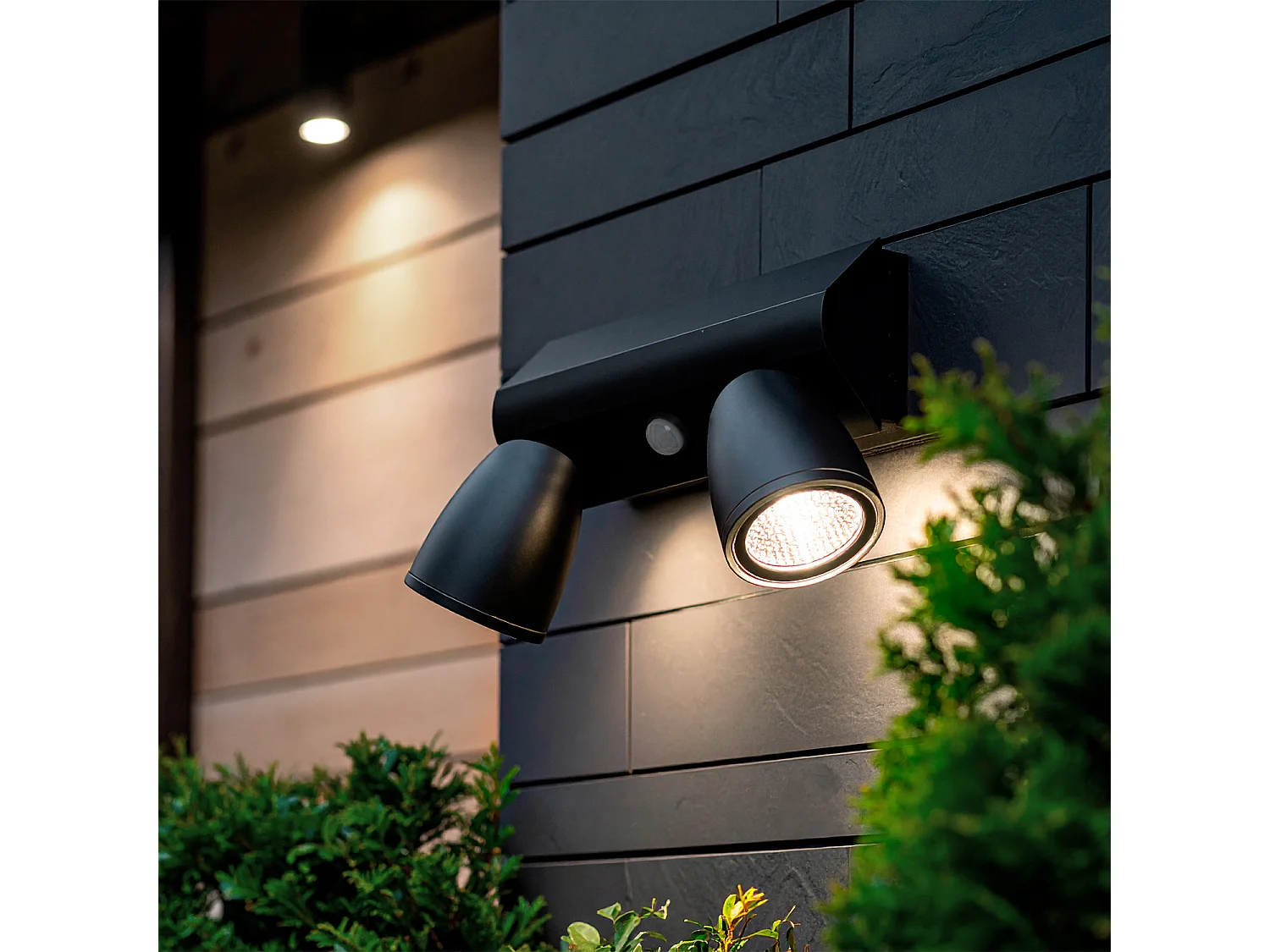 Applique Murale Extérieure LED 12W Aluminium avec Détecteur de Mouvement PIR Abel Large Deux Spots Blanc