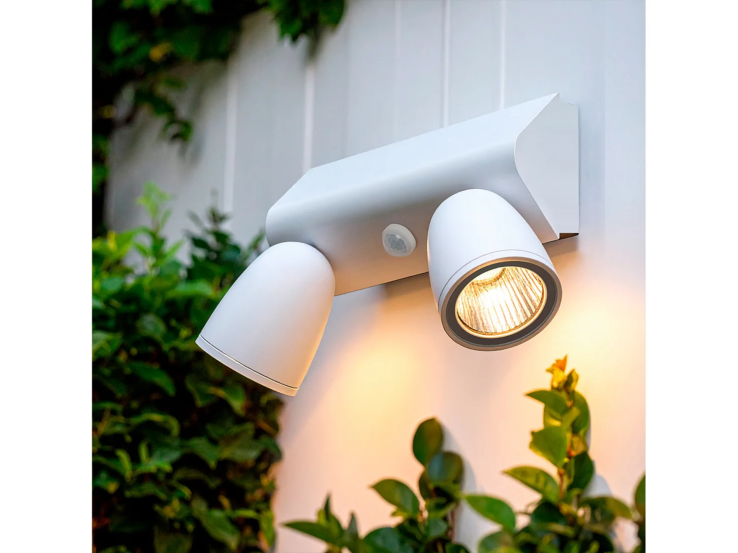 Applique Murale Extérieure LED 12W Aluminium avec Détecteur de Mouvement PIR Abel Large Deux Spots Blanc