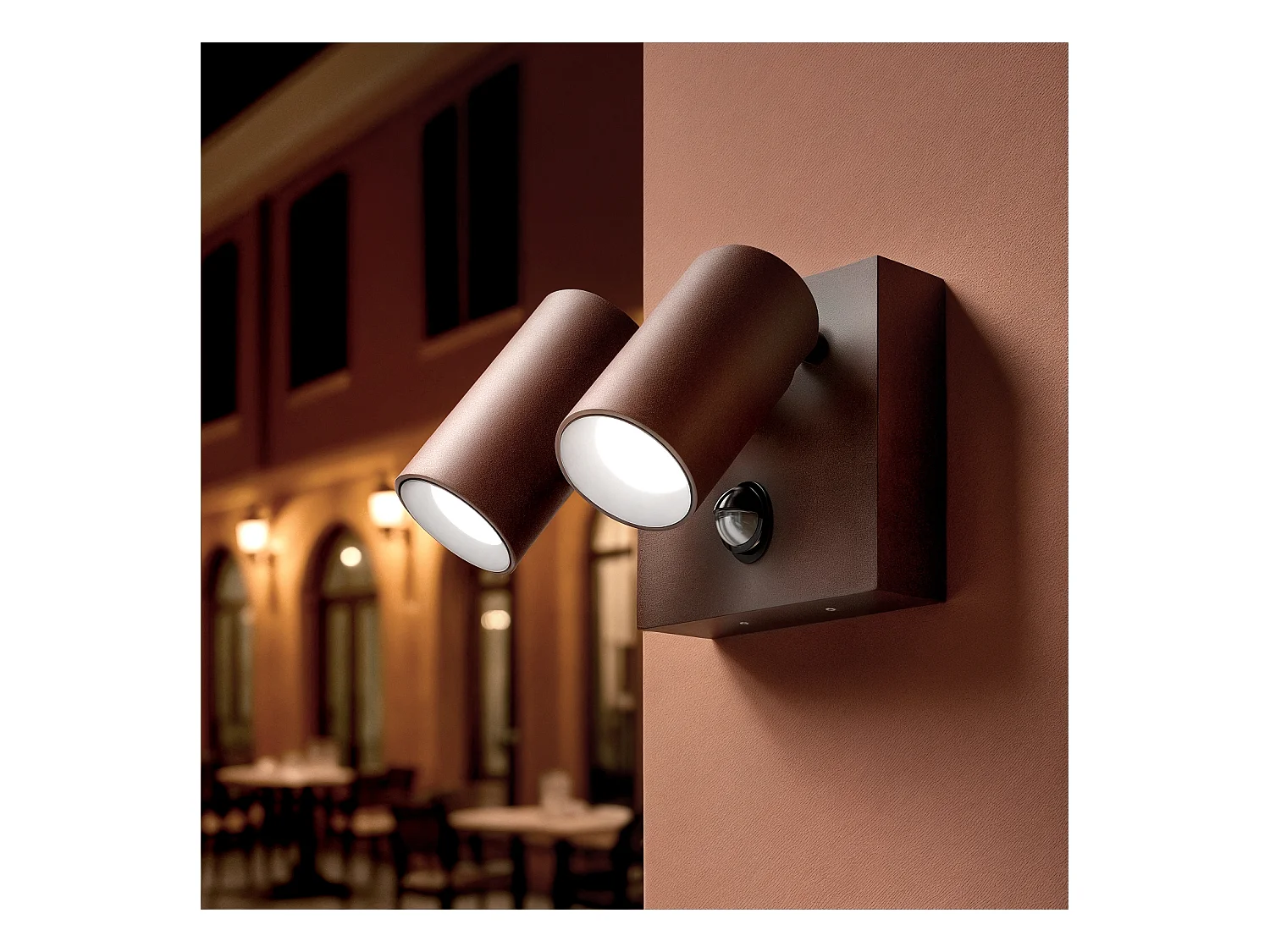 Applique da Parete per Esterni LED 18W Alluminio CCT Selezionabile Due Faretti con Sensore di Movimento Kuriya Ossido