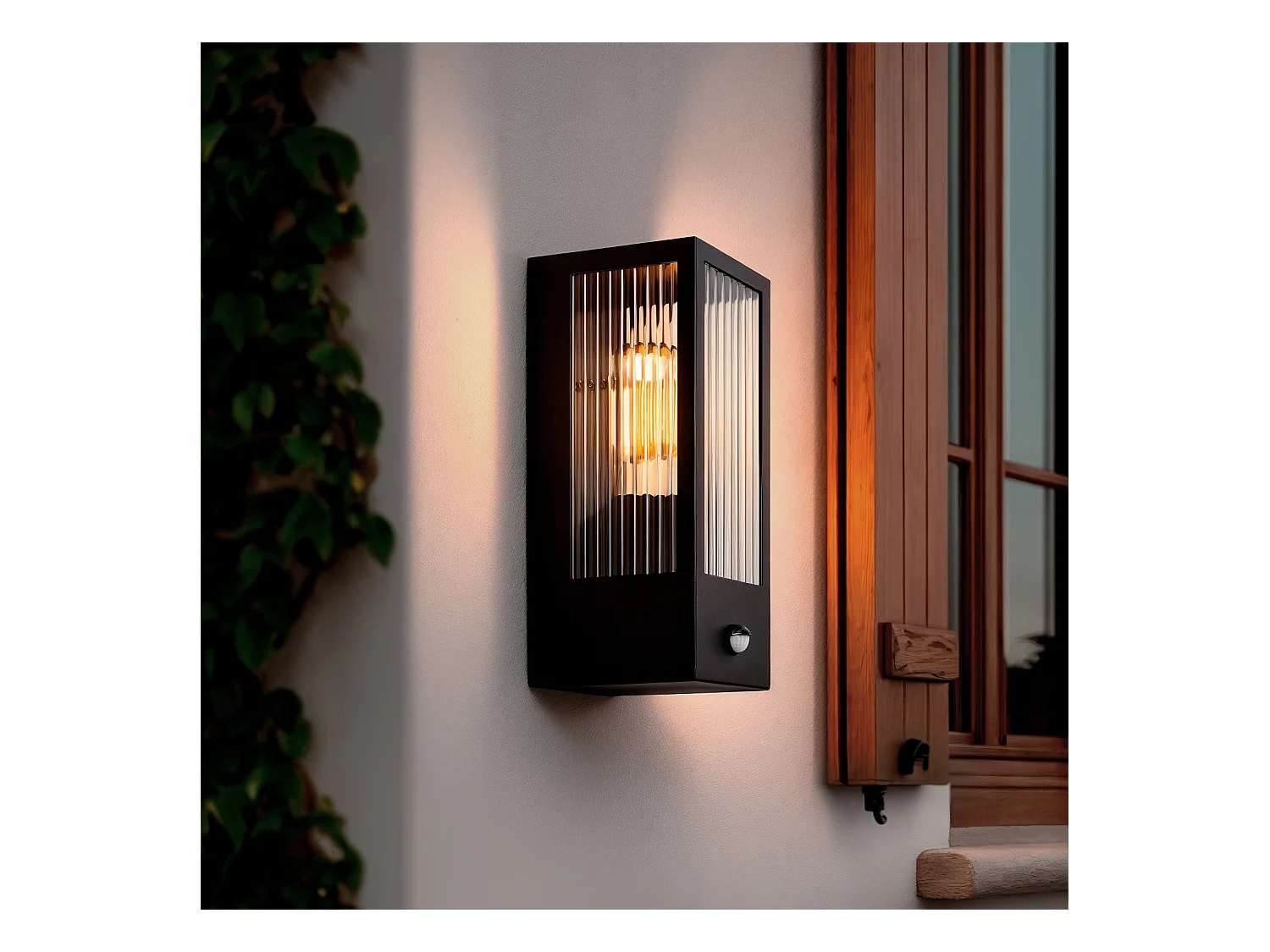 Applique da Parete per Esterni Acciaio Inox e Vetro Testurizzato con Sensore di Movimento Gakom Nero