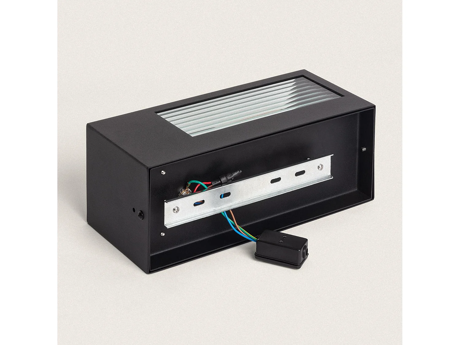 Applique da Parete per Esterni Acciaio Inox e Vetro Testurizzato con Sensore di Movimento Gakom Nero