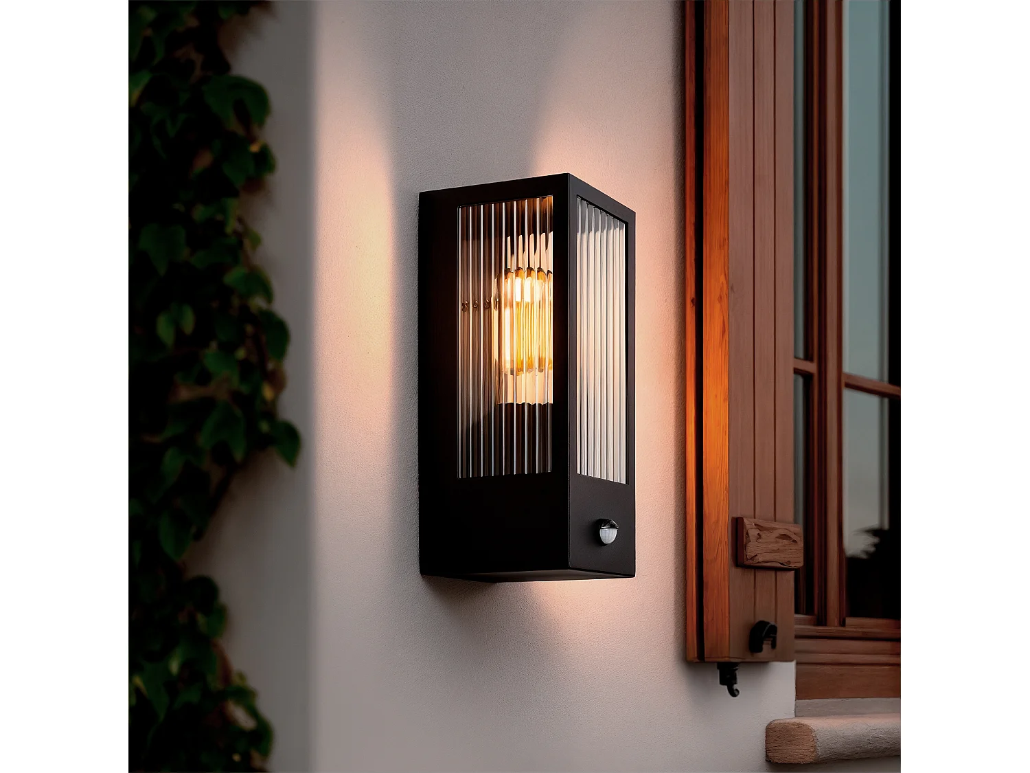 Aplique de Pared Exterior Acero Inoxidable y Cristal Texturizado con Detector de Movimiento Gakom Negro