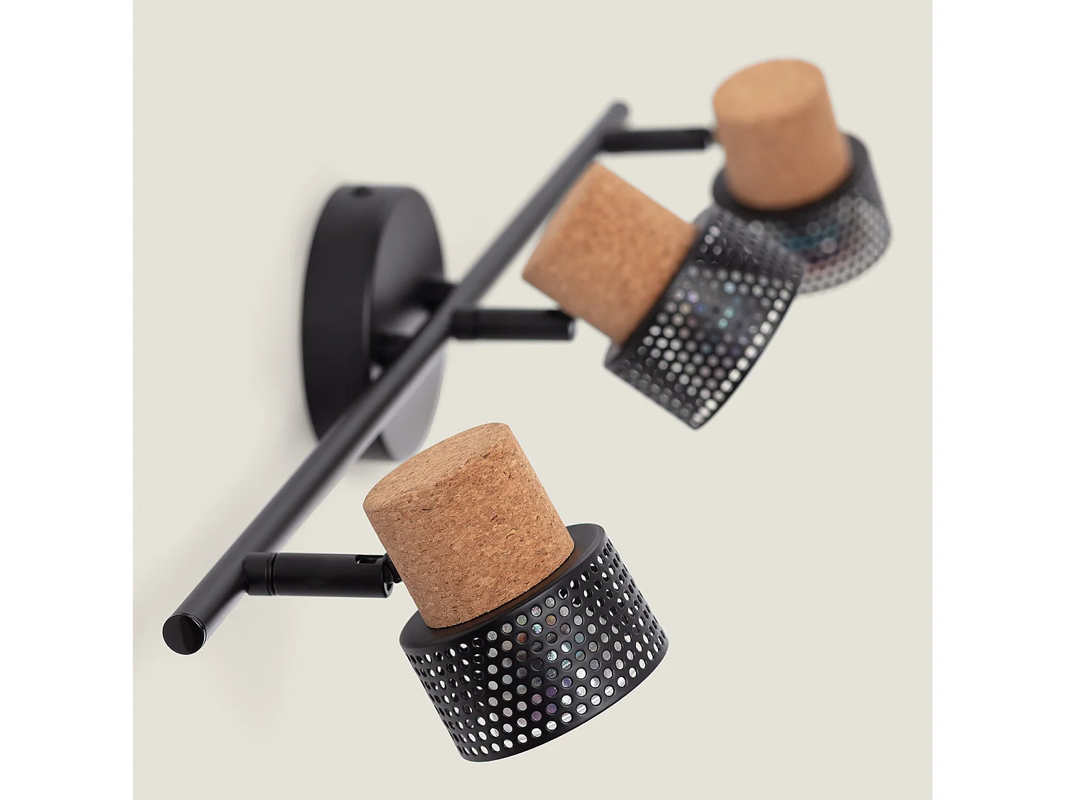 Lámpara de Pared Metal y Corcho Tres Focos Liksy Negro