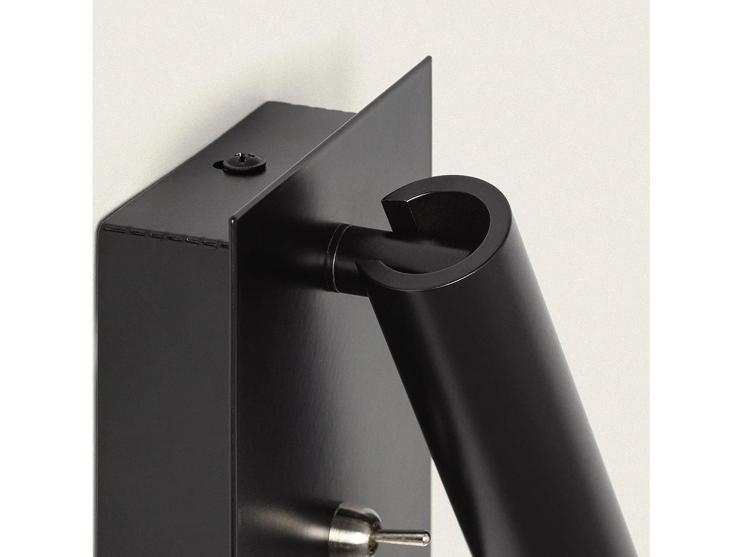 Lampe murale LED carrée en métal Gazny 2,5 W avec port USB Noir mat