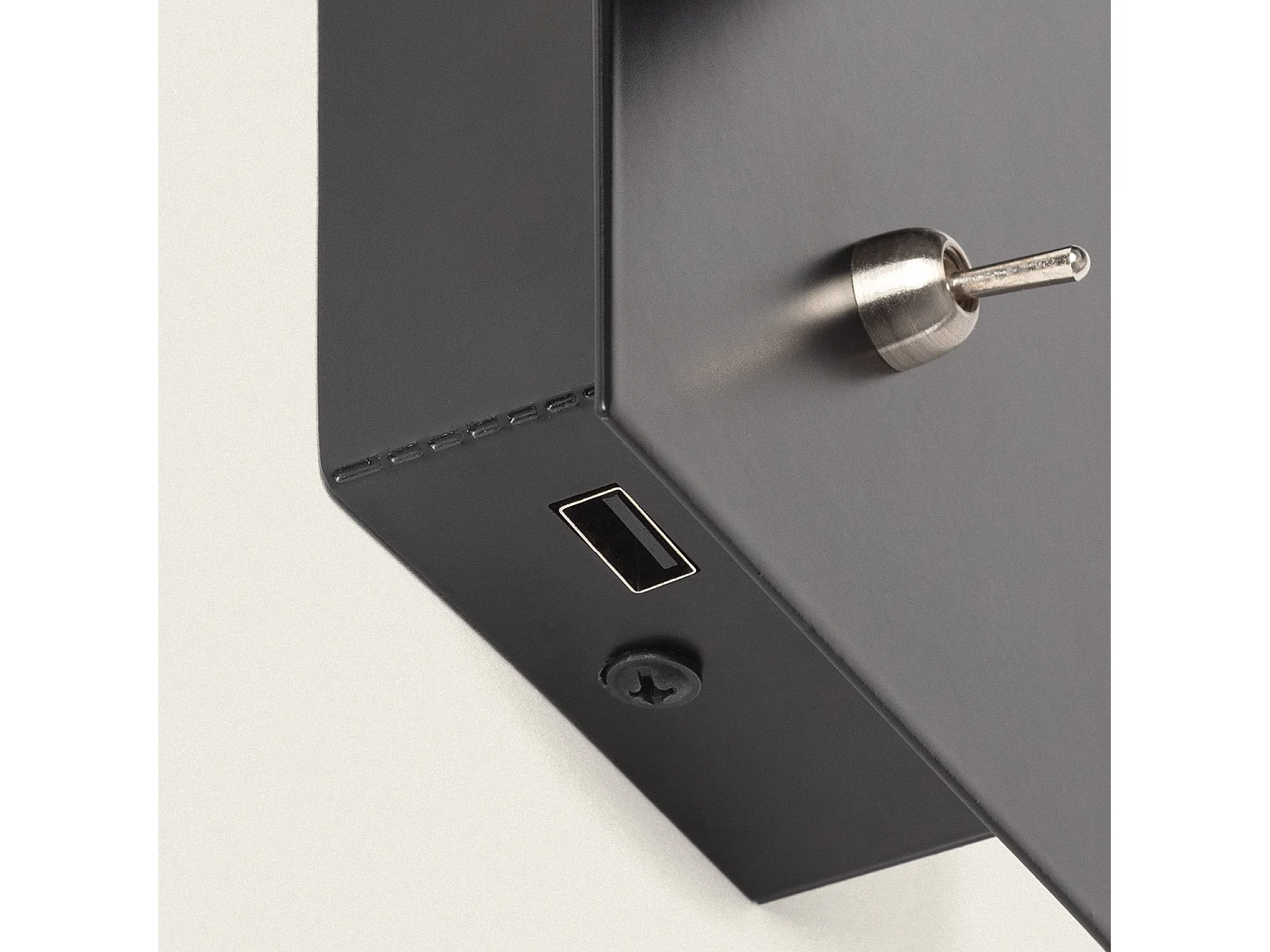 Lampe murale LED carrée en métal Gazny 2,5 W avec port USB Noir mat