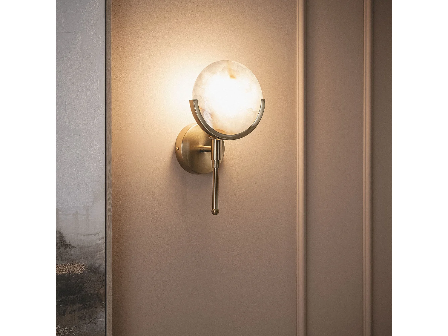 Lámpara de Pared de Metal y Cristal Frome Dorado