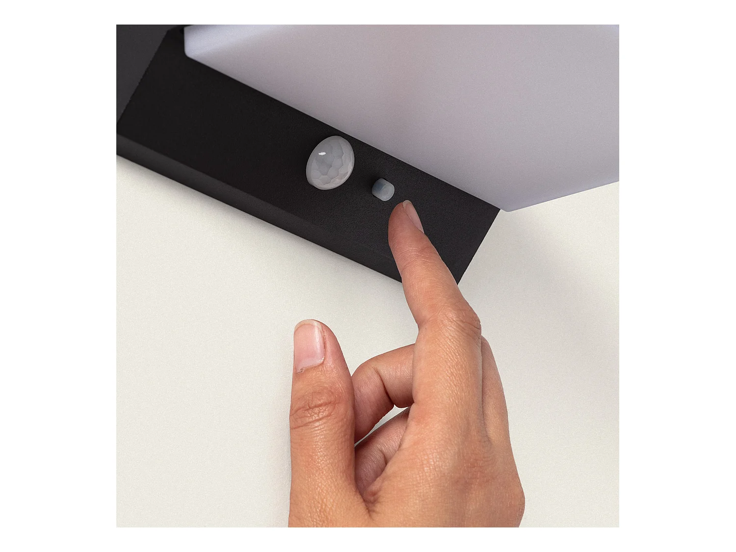 Applique da Parete per Esterni Solare LED 5W Alluminio con Sensore di Movimento Ivar Nero