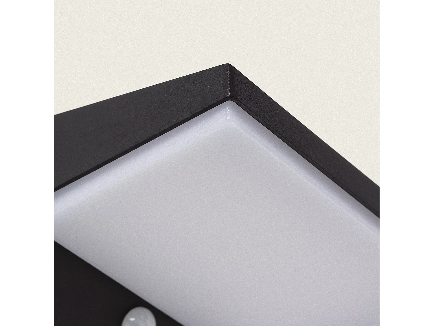 Aplique de Pared Exterior Solar LED 5W Aluminio con Sensor de Movimiento Ivar Negro