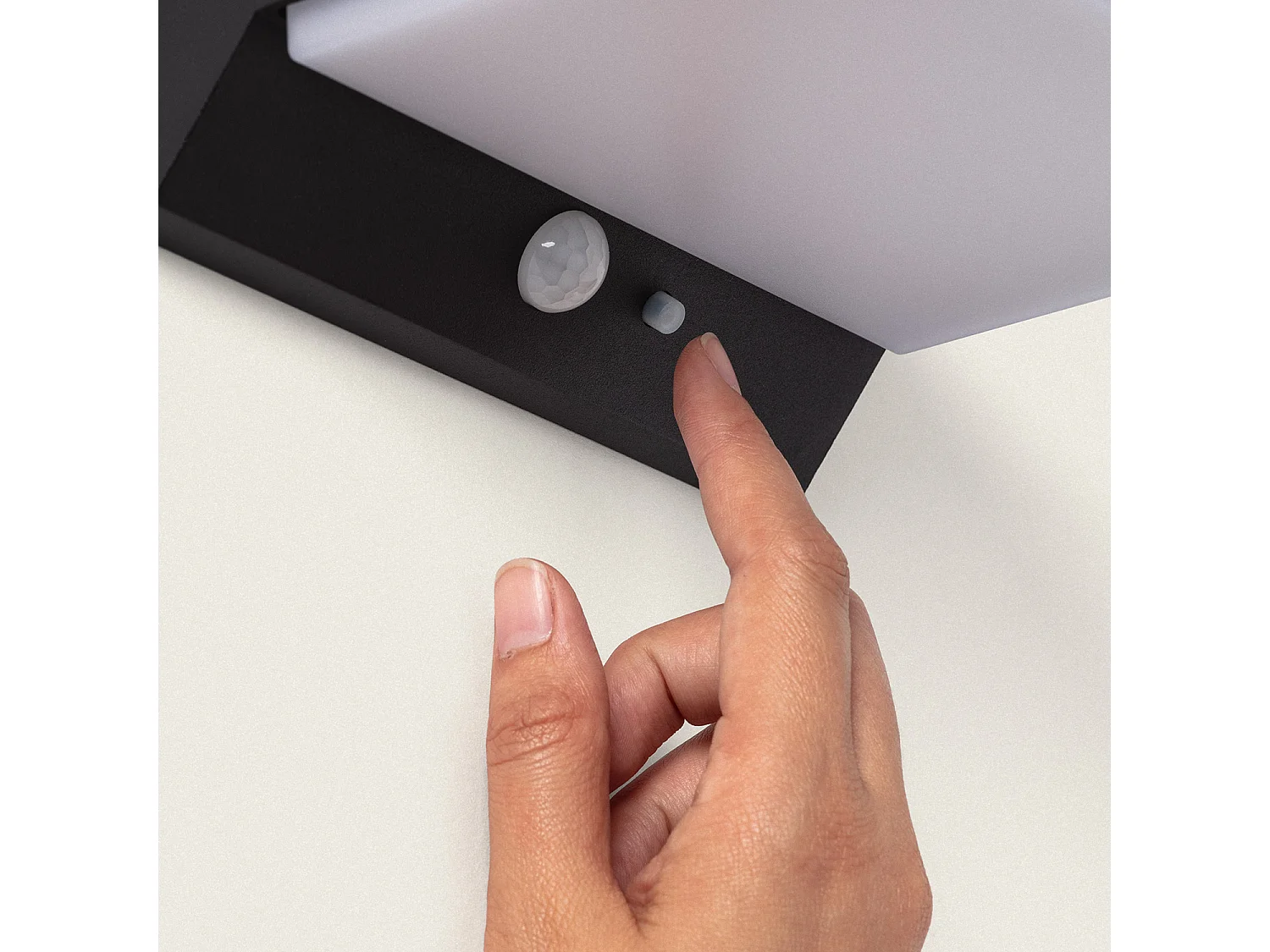 Applique Murale Extérieure Solaire LED Aluminium avec Détecteur de Mouvement Ivar Noir