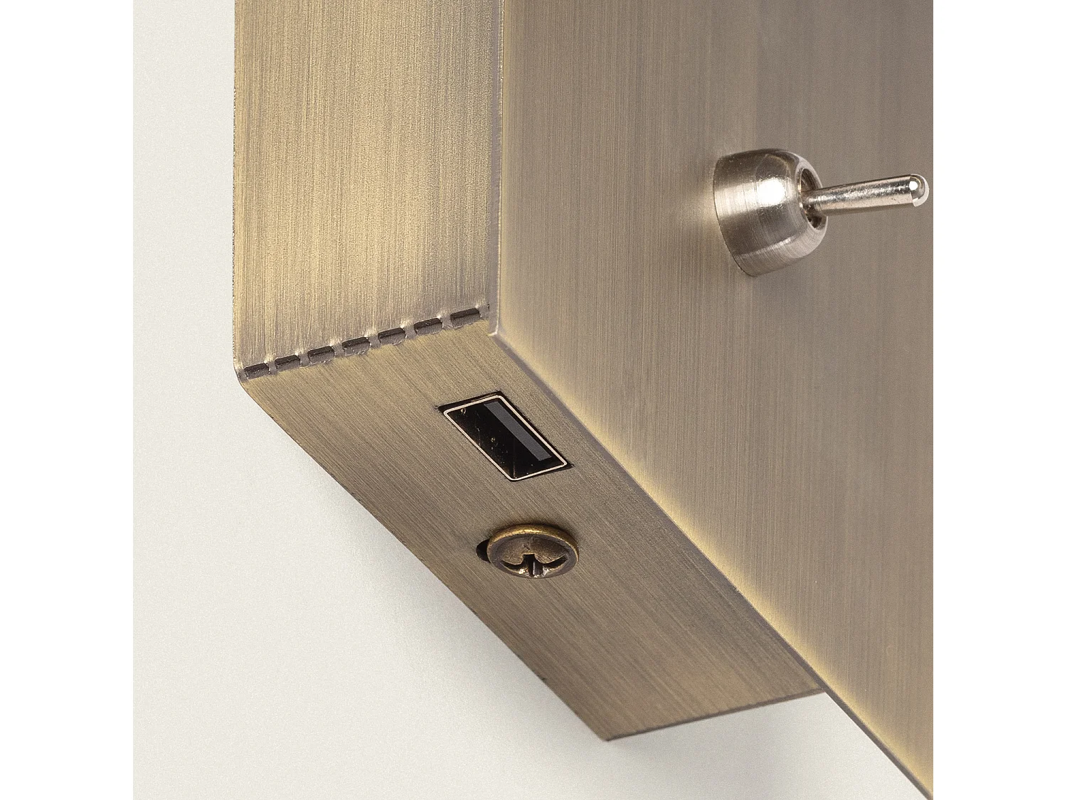 Lampe Murale LED 2.5W Carrée Aluminium avec Port USB Gazny Bronze