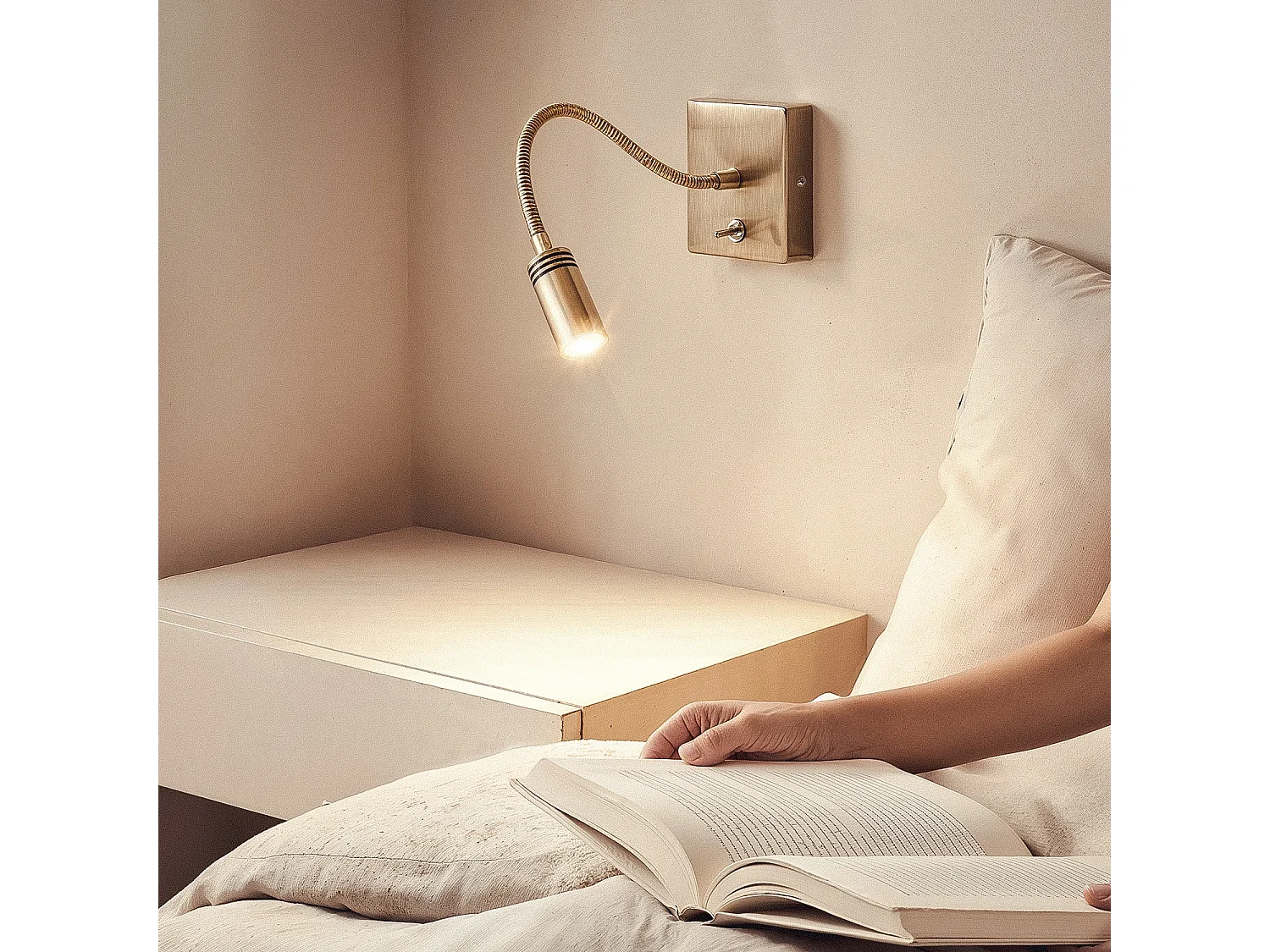Lampe Murale Métal avec Port USB Apsley Doré