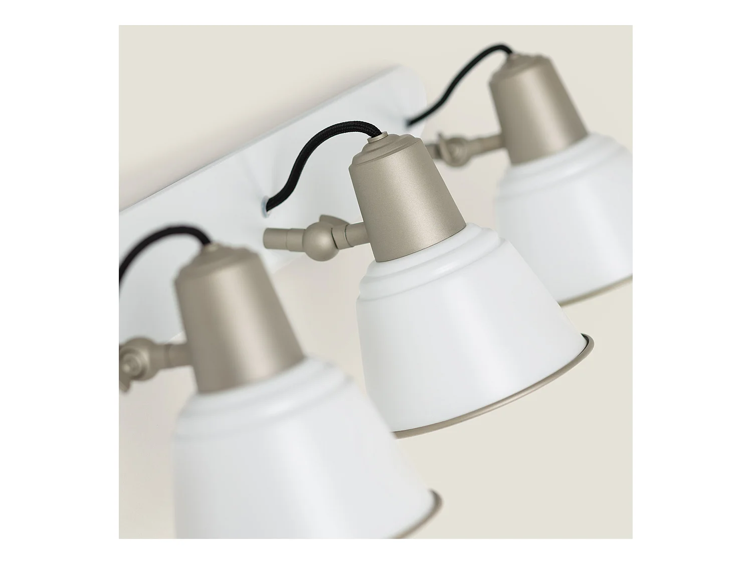 Lampe Murale Salle de Bain Métal 3 Spots Birzay Blanc